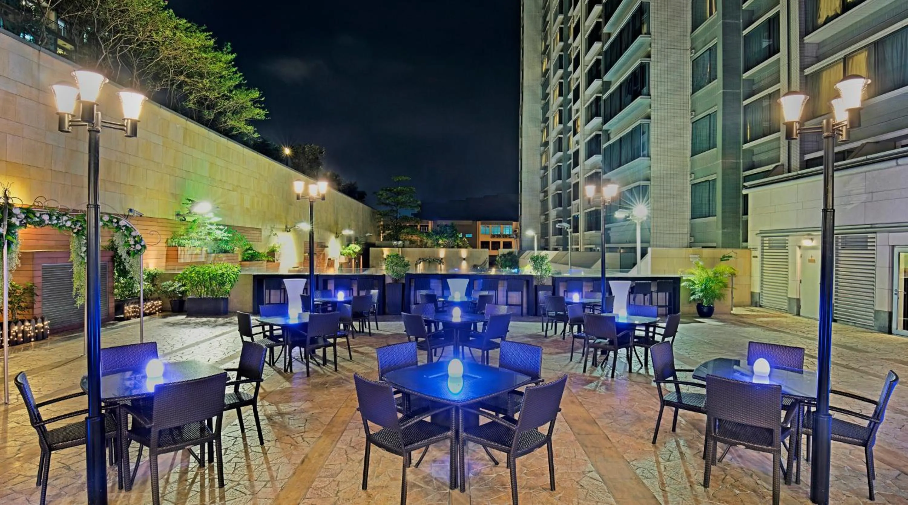 Restaurant/places to eat in Harbour Plaza 8 Degrees