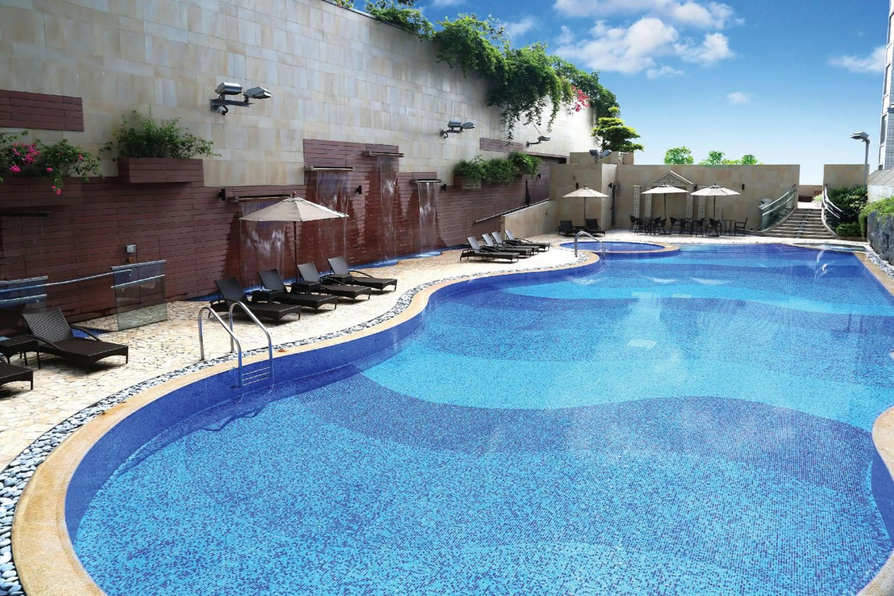 Swimming pool in Harbour Plaza 8 Degrees