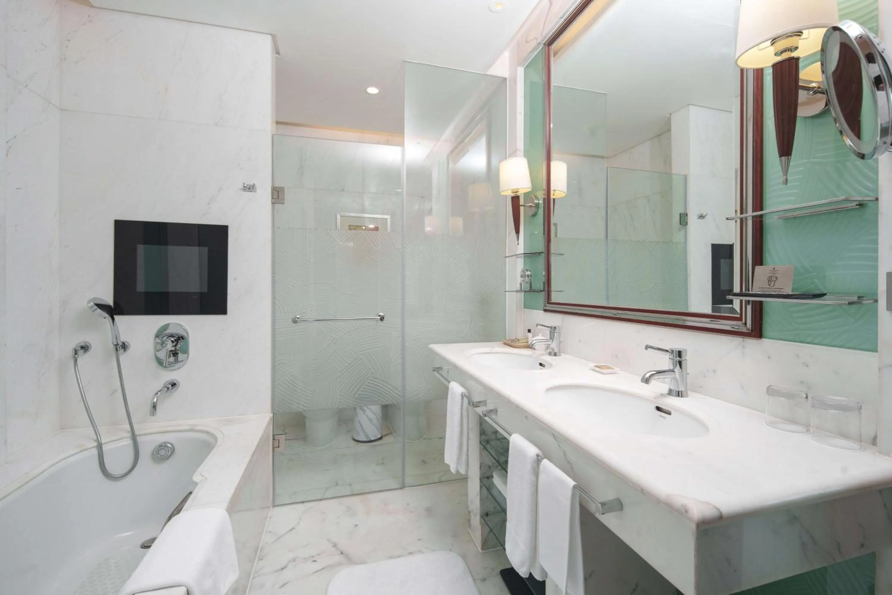 Bathroom in Pudong Shangri-La, Shanghai