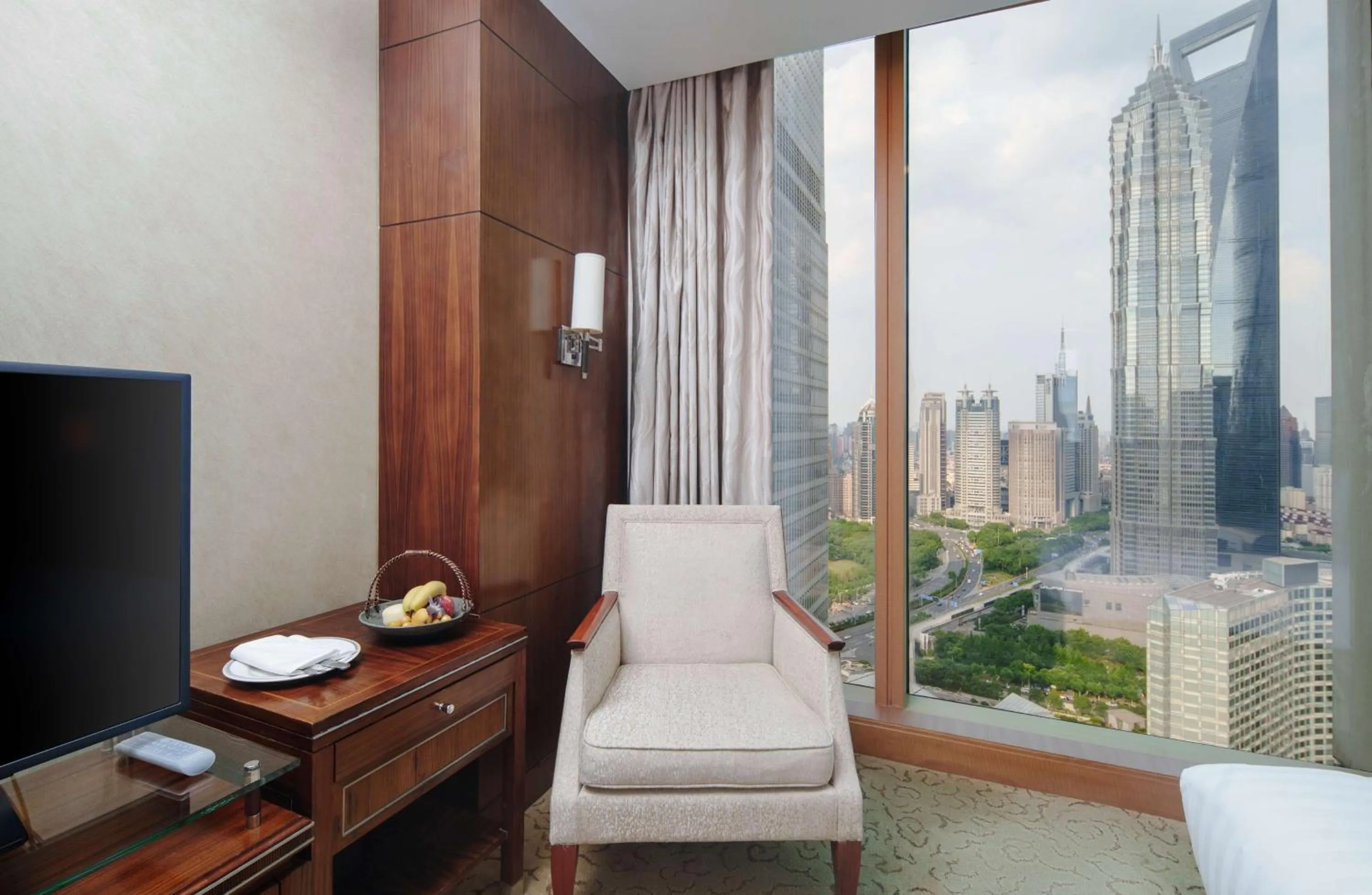 Bedroom in Pudong Shangri-La, Shanghai