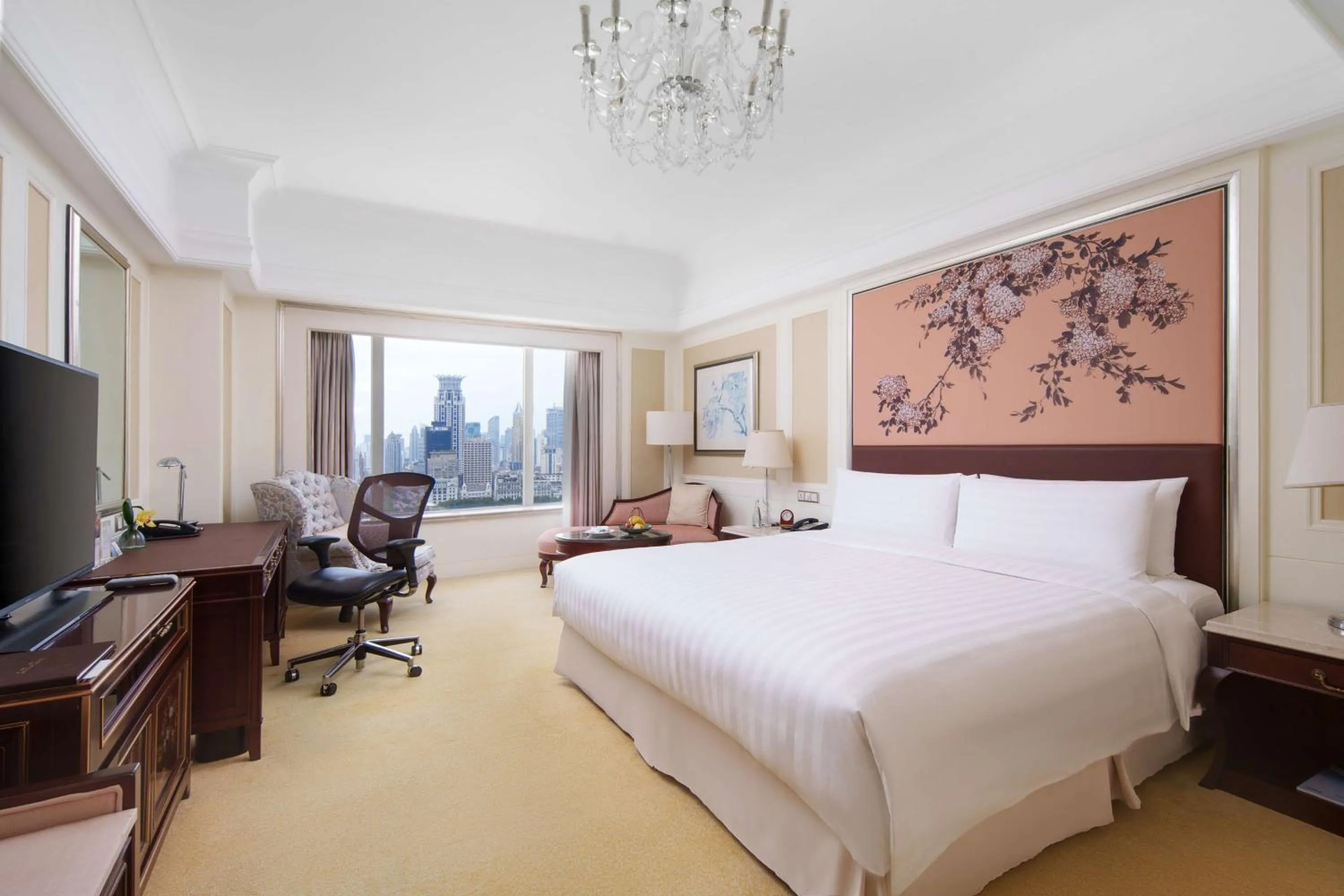 Bedroom, Bed in Pudong Shangri-La, Shanghai