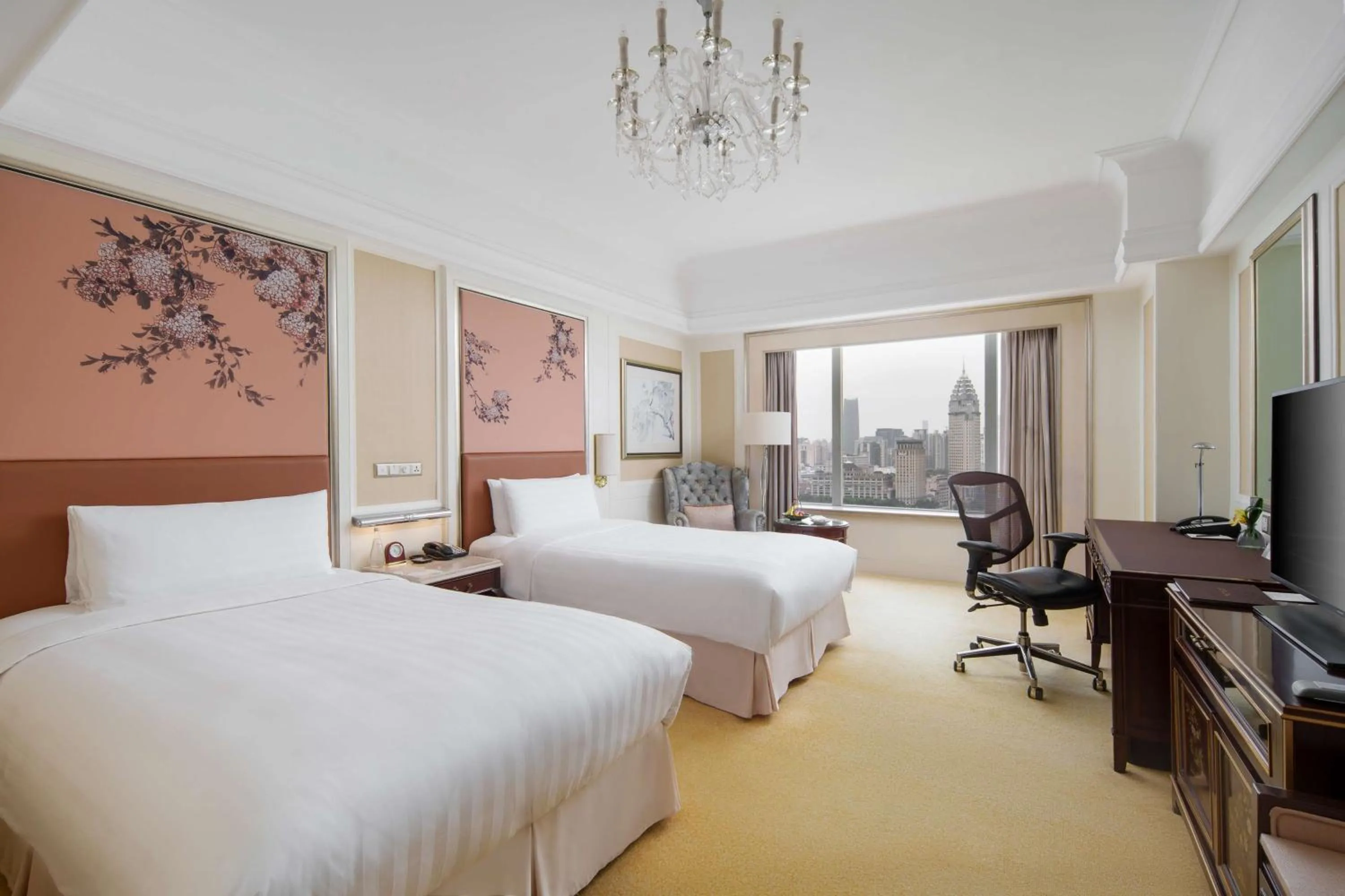 Bedroom, Bed in Pudong Shangri-La, Shanghai