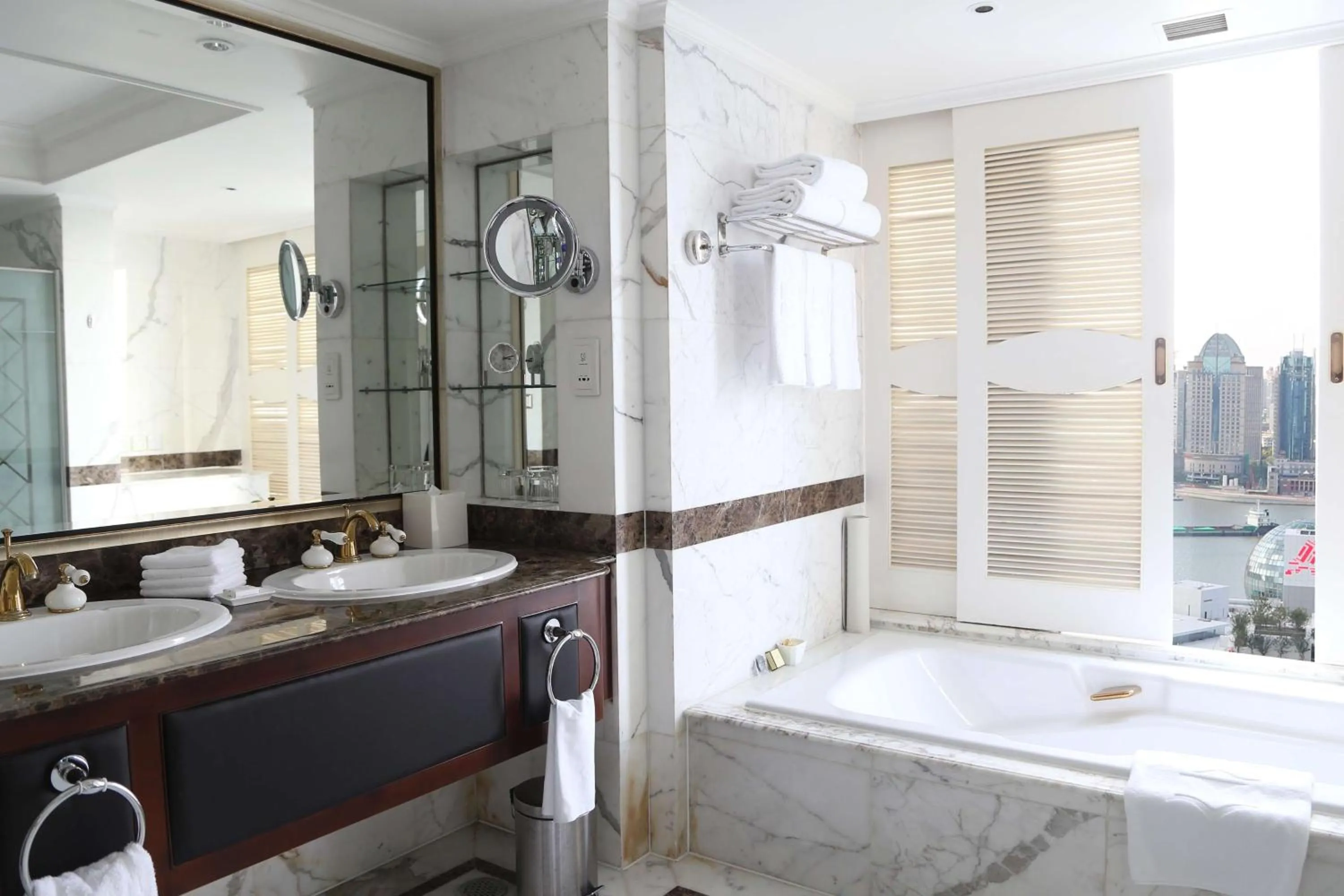 Photo of the whole room in Pudong Shangri-La, Shanghai