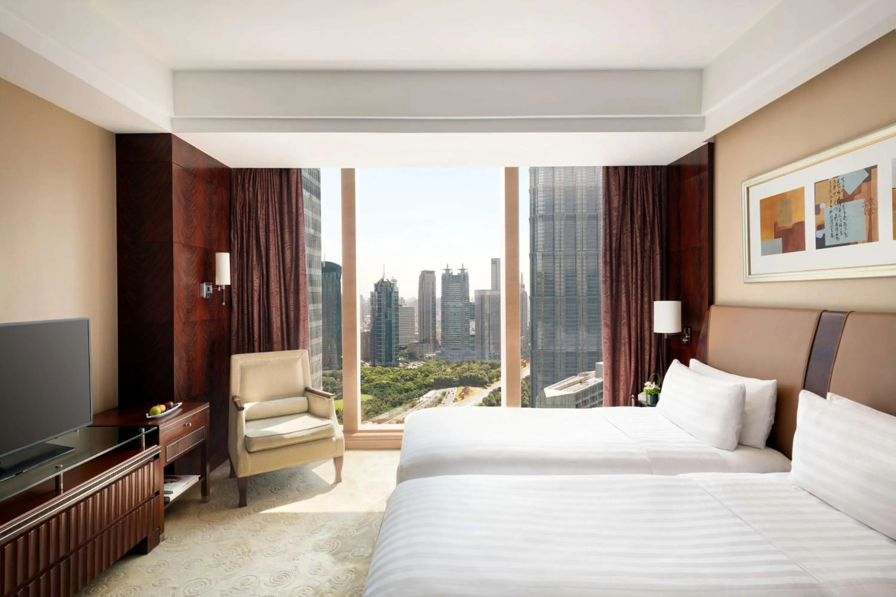 Bedroom, Bed in Pudong Shangri-La, Shanghai