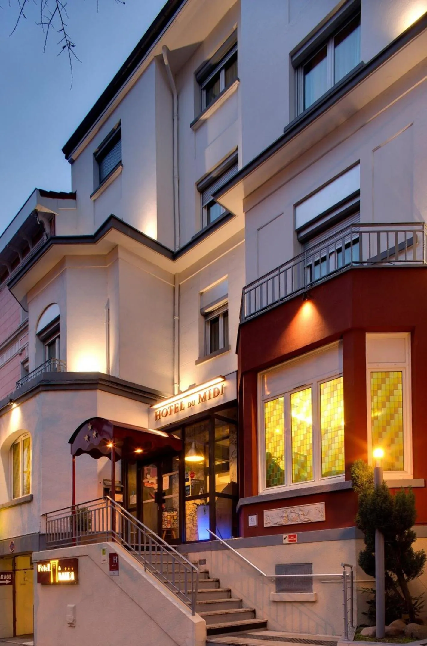 Property building in Logis Hôtel du Midi - Saint Etienne Sud