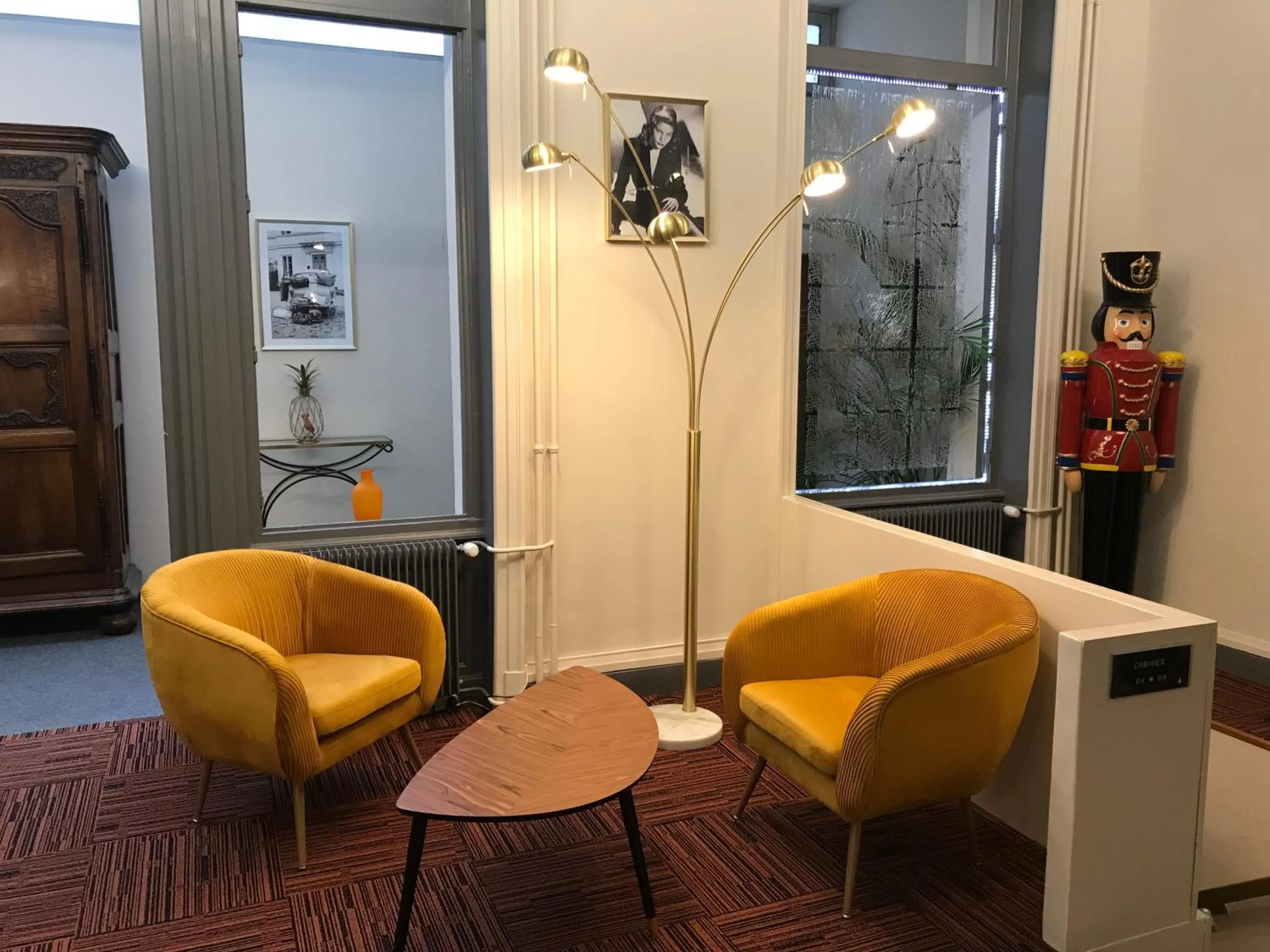 Living room in Logis Hôtel du Midi - Saint Etienne Sud