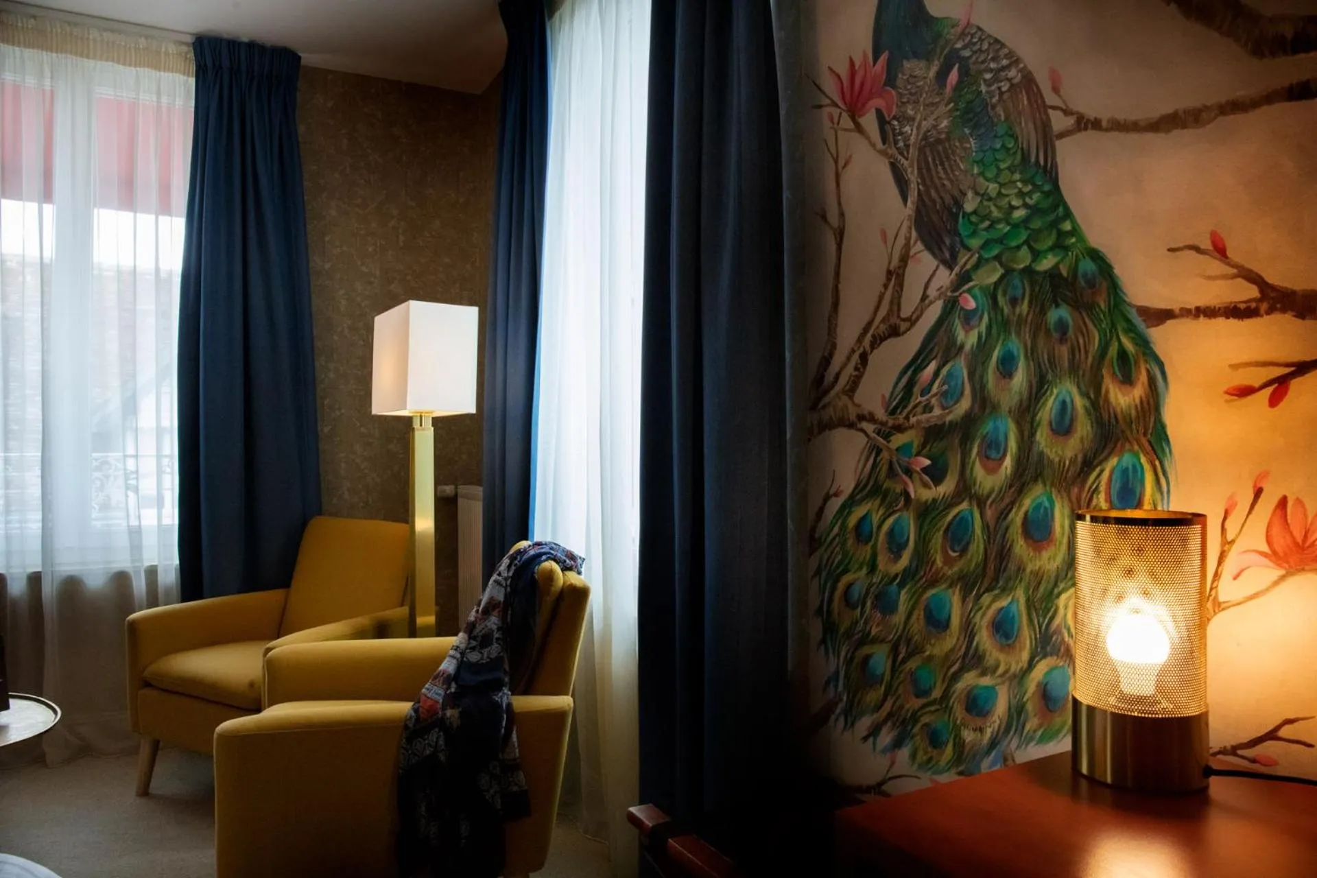 Seating area in Logis Hôtel La Brèche - Restaurant Berthelot