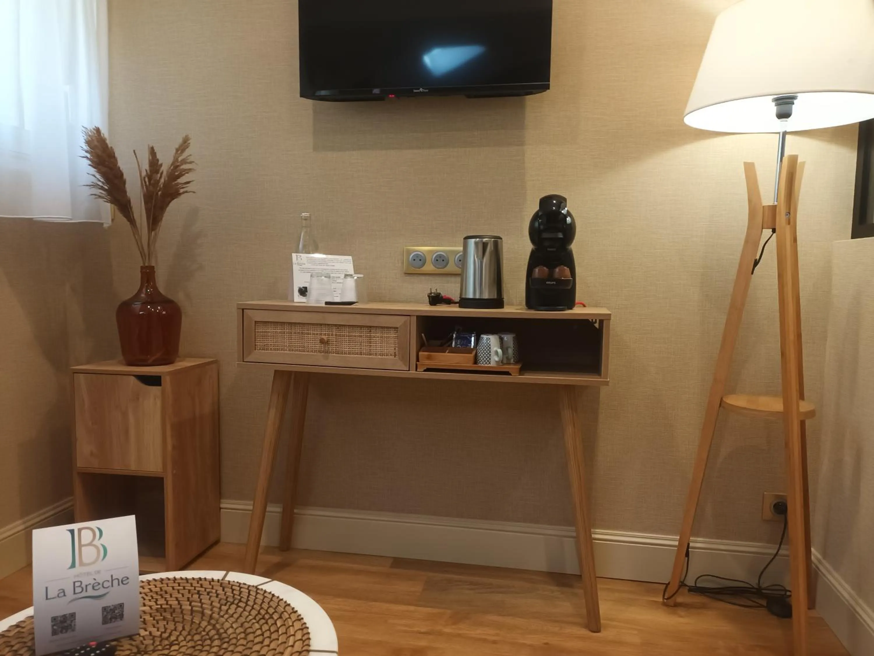 Coffee/tea facilities in Logis Hôtel La Brèche - Restaurant Berthelot