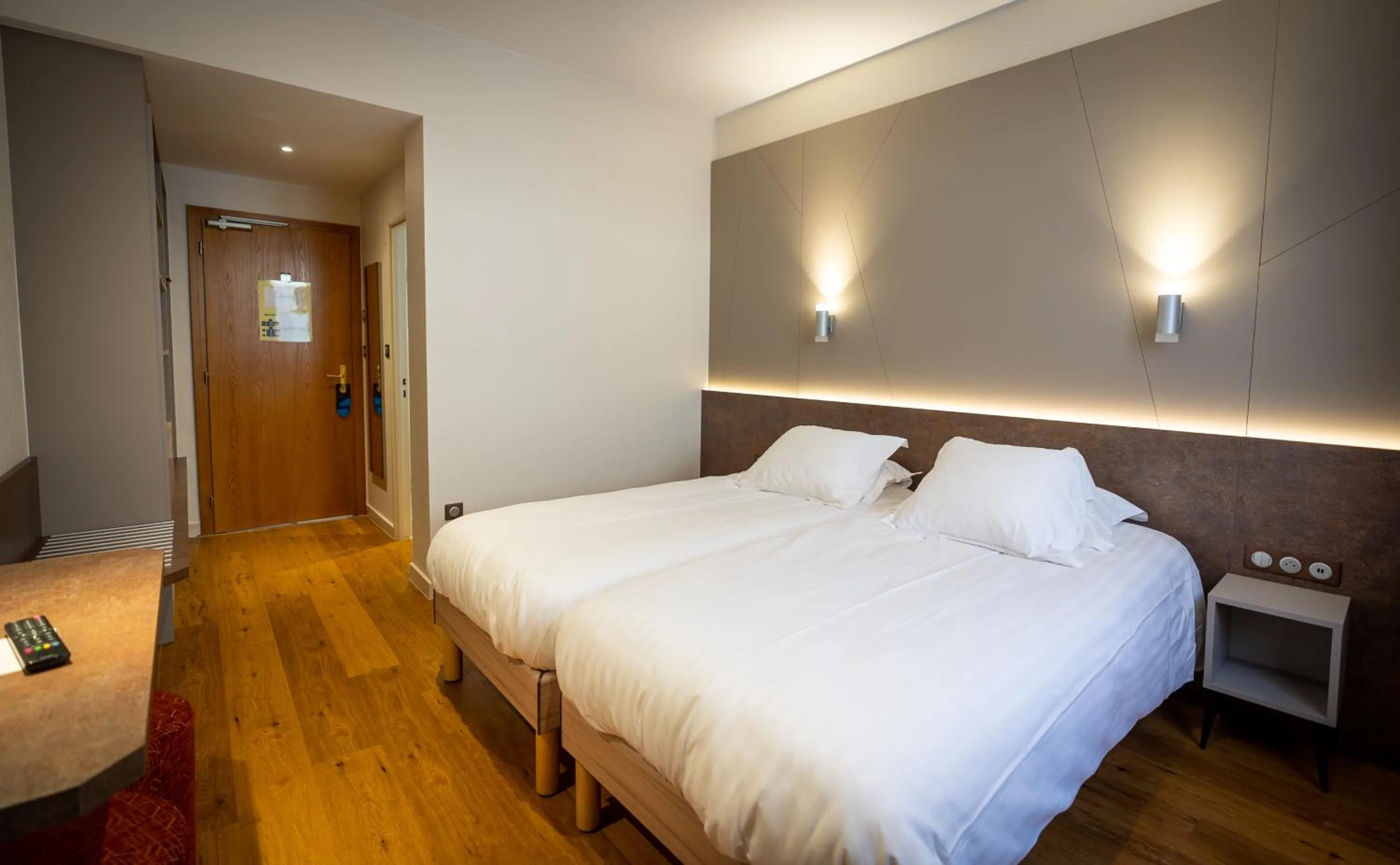 Bed in Logis Hôtel de la Tour