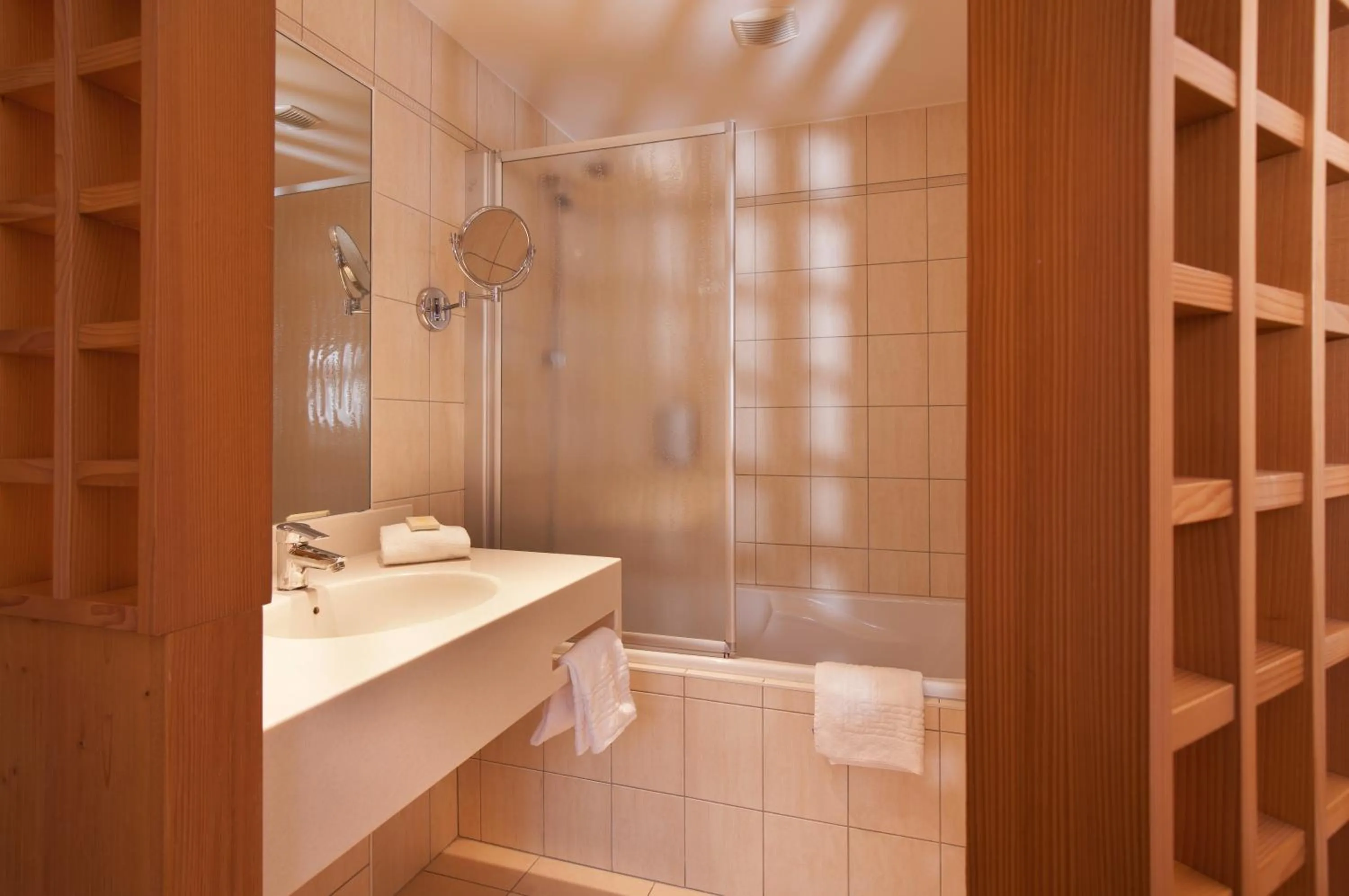 Bathroom in Logis Hôtel de la Tour
