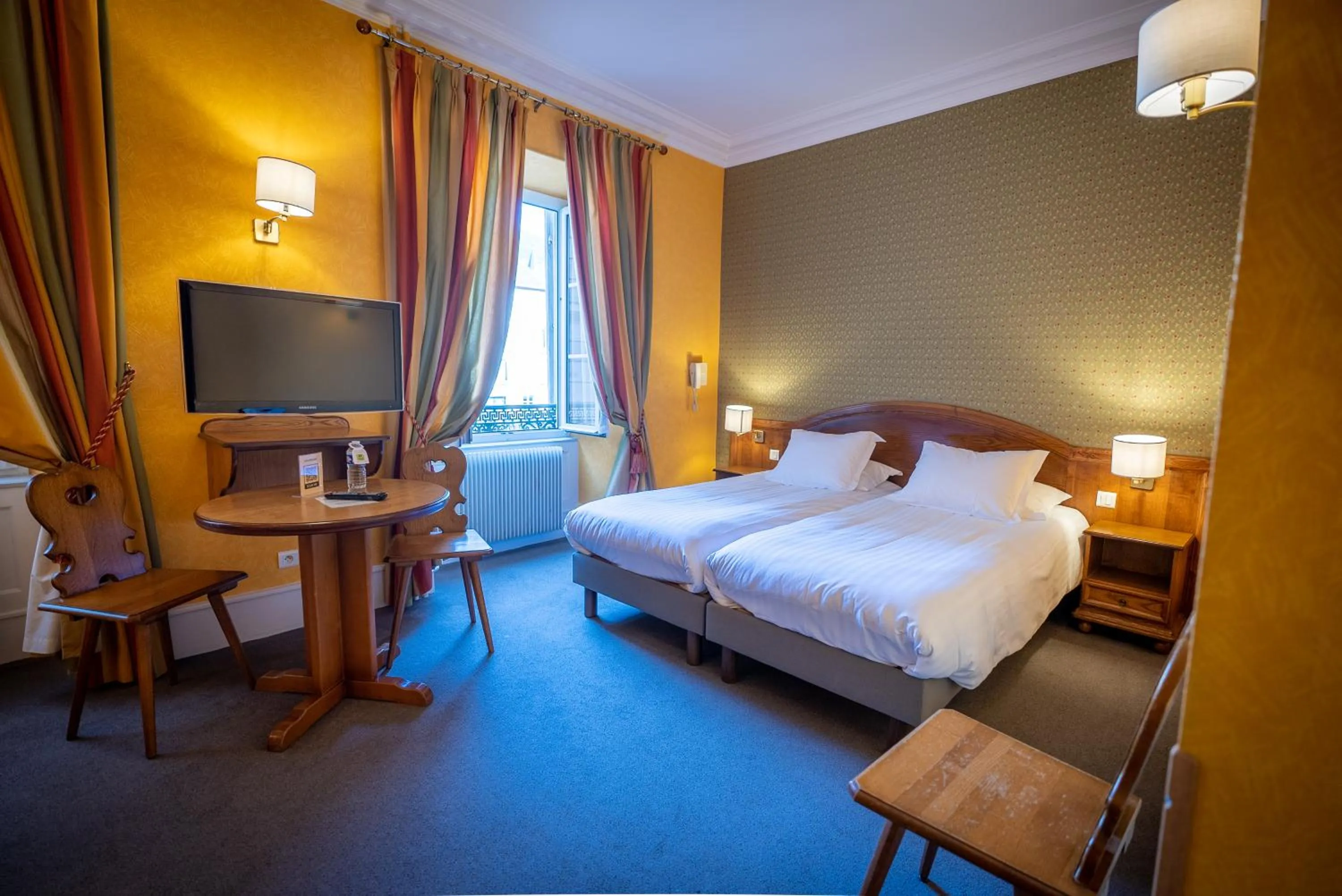 Photo of the whole room, Bed in Logis Hôtel de la Tour