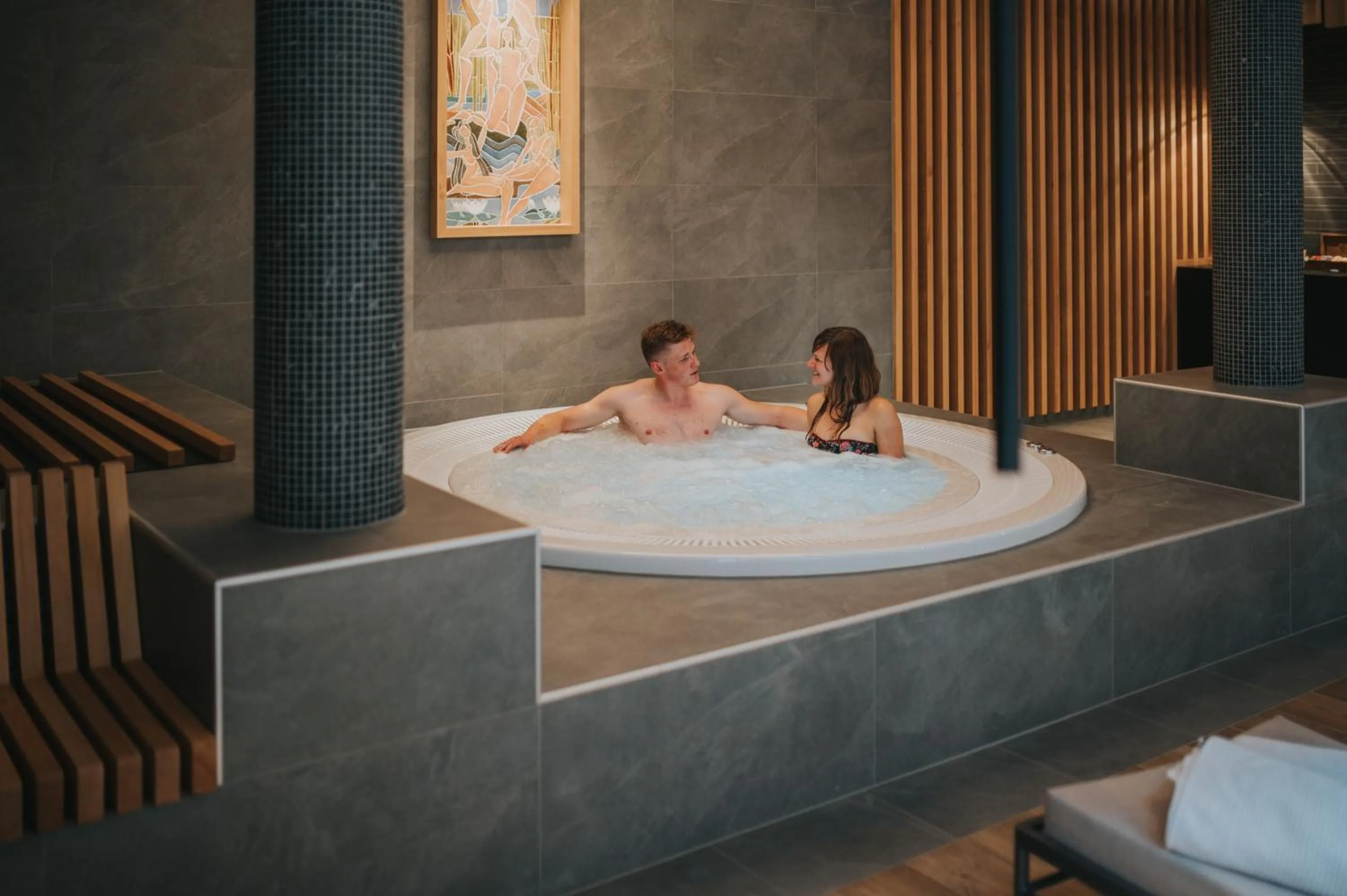 Hot Tub in Logis Hôtel de la Tour