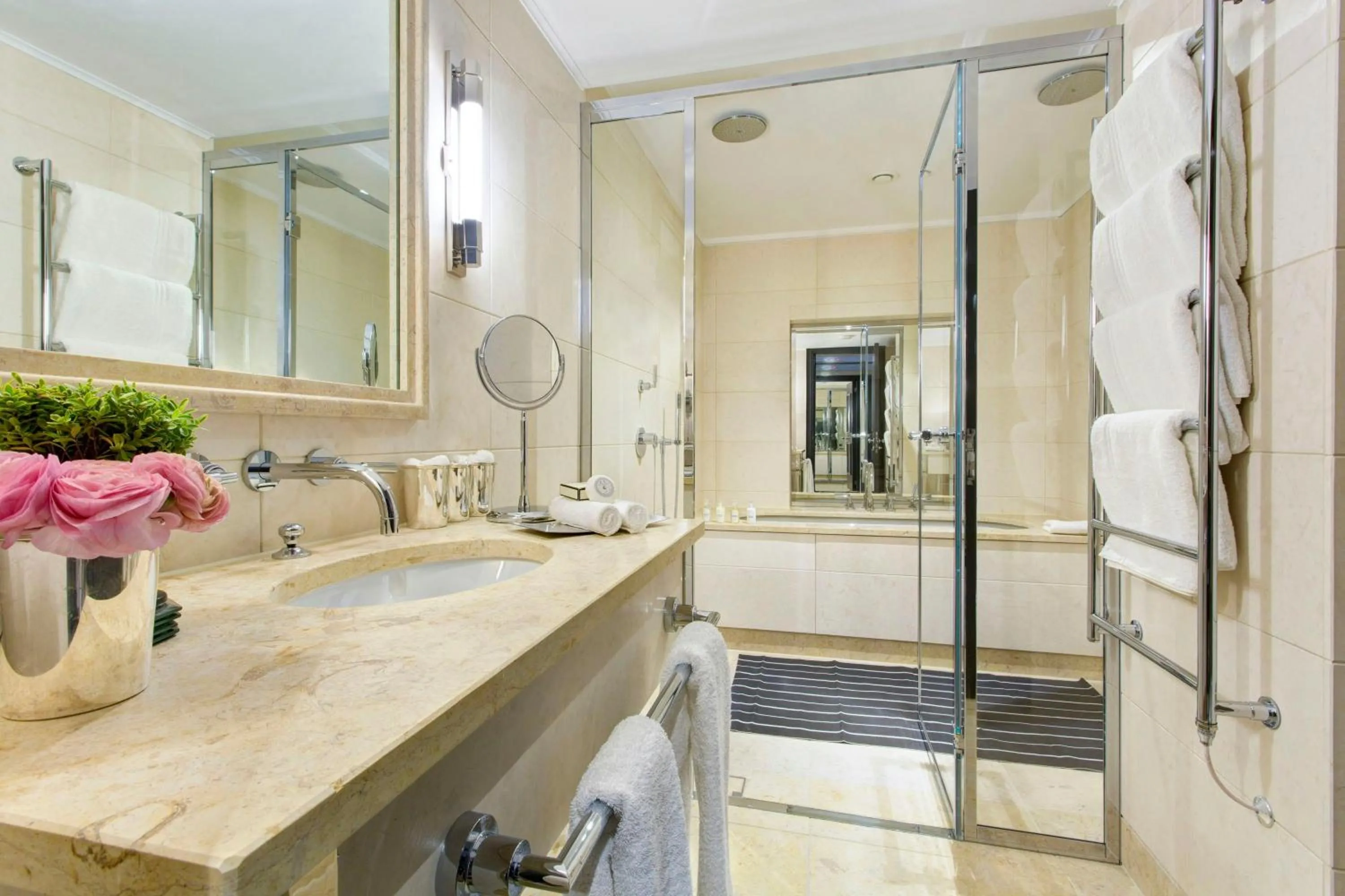 Bathroom in The Franklin London - Starhotels Collezione