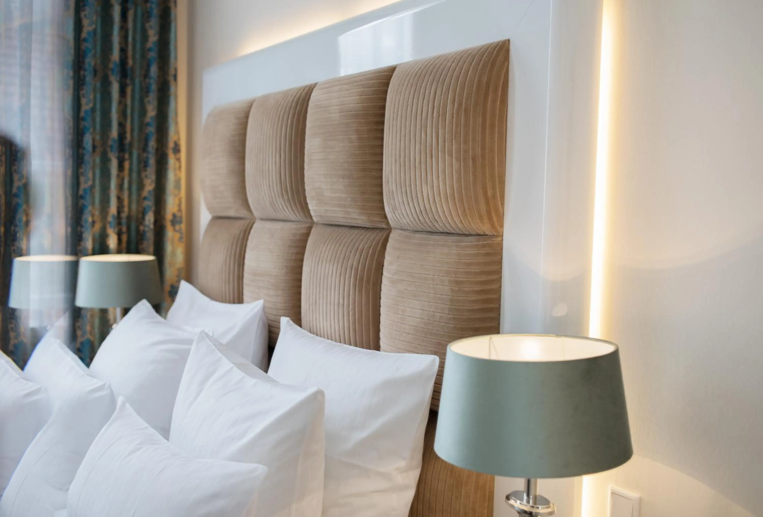 Decorative detail, Bed in König`s Hotel am Schlosspark