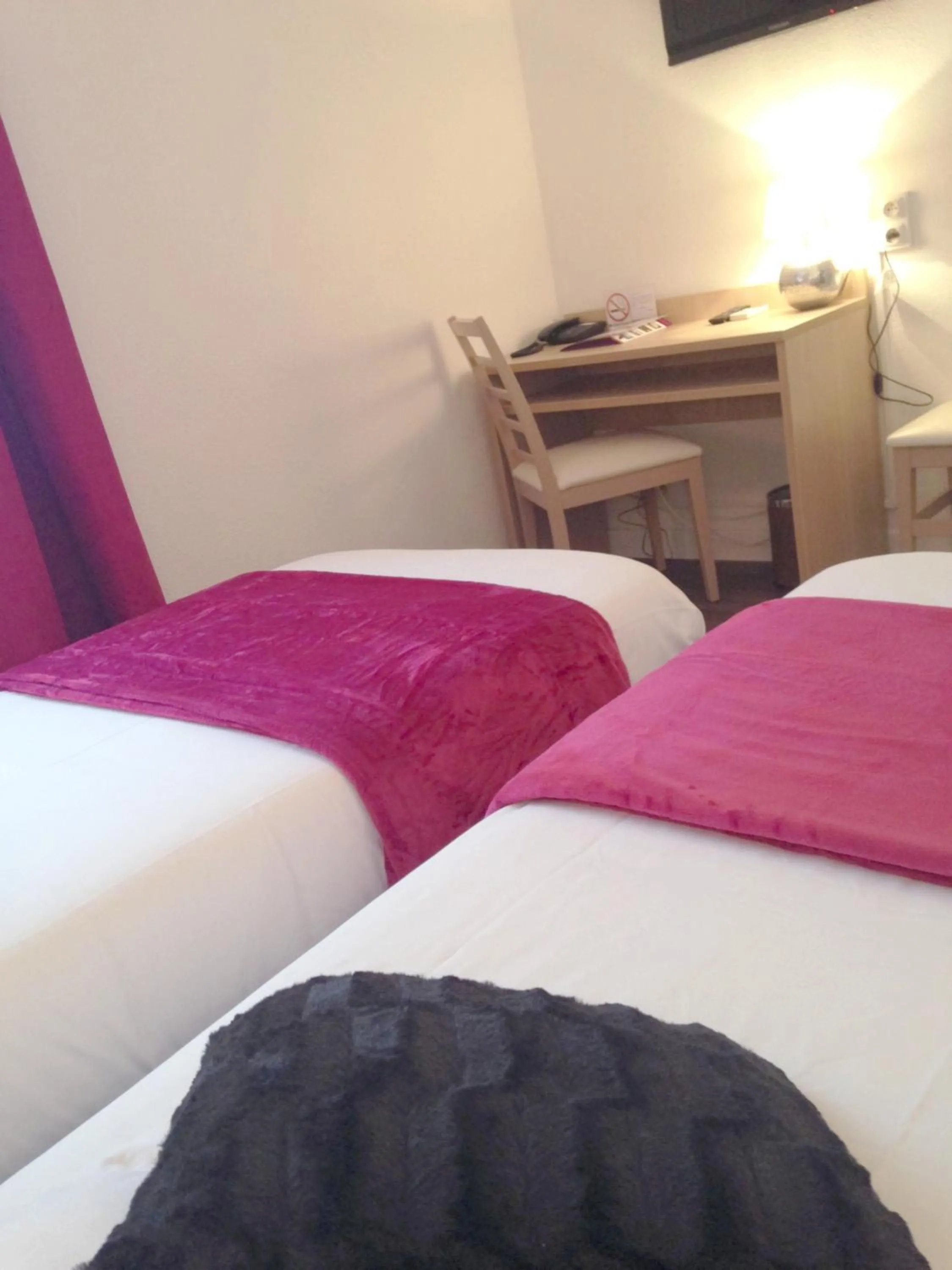 Photo of the whole room, Bed in Hôtel Restaurant L'Evidence