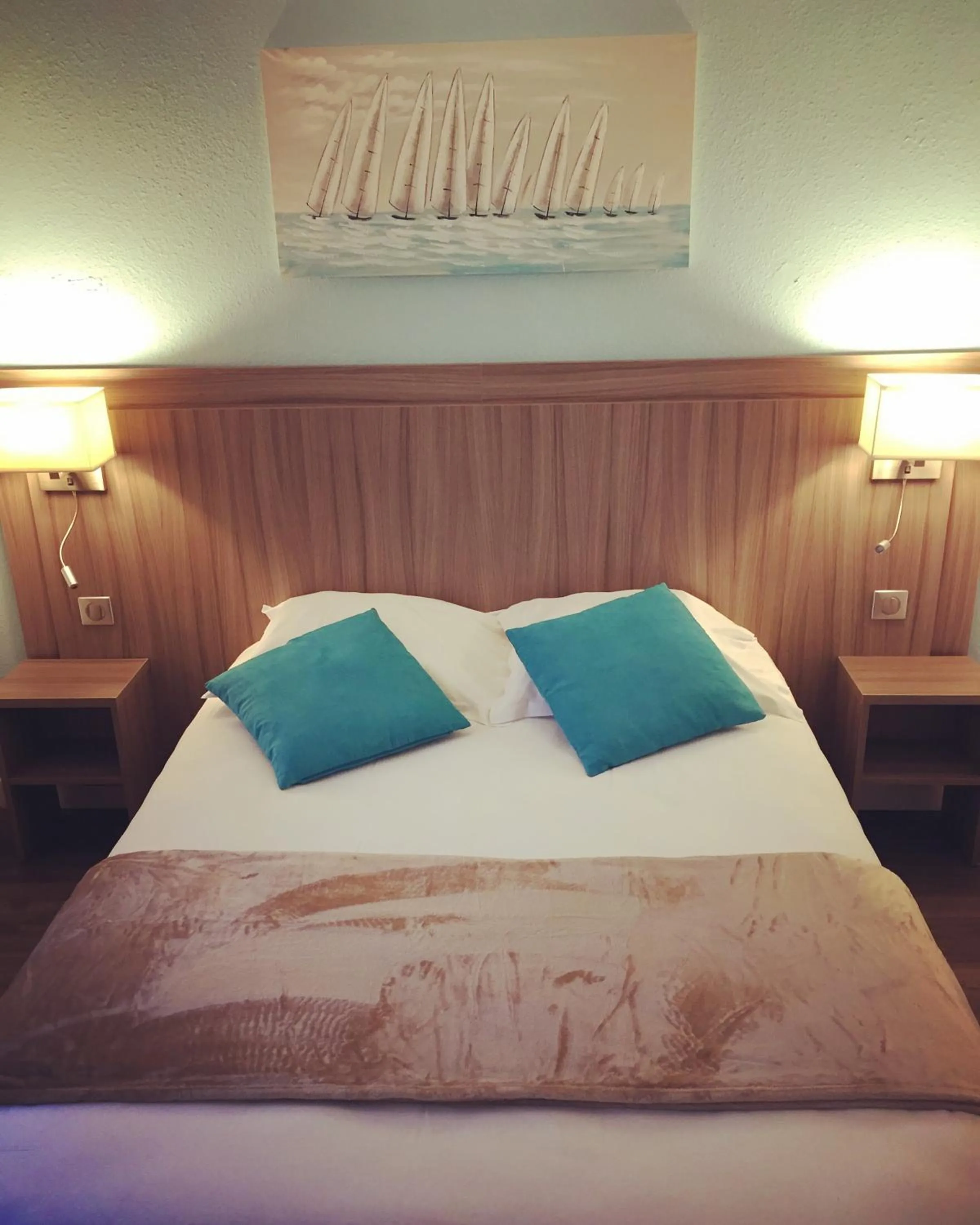 Photo of the whole room, Bed in Hôtel Restaurant L'Evidence