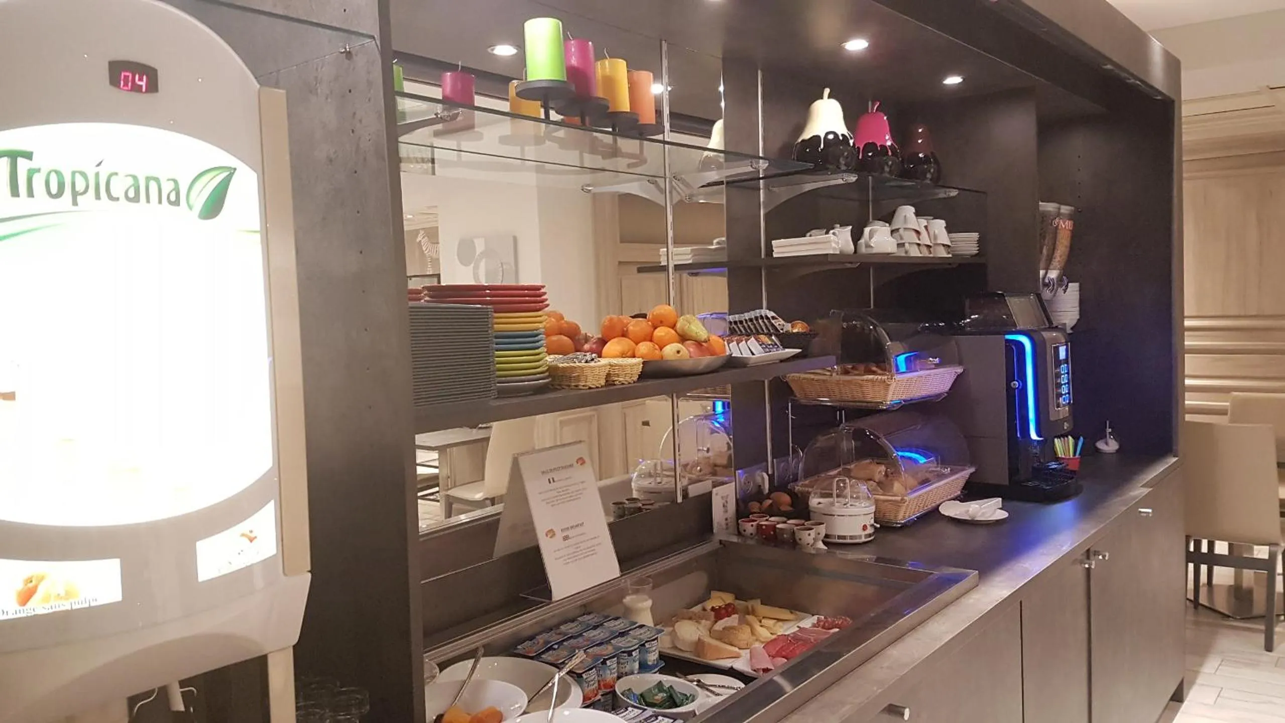 Breakfast in Hôtel Restaurant L'Evidence