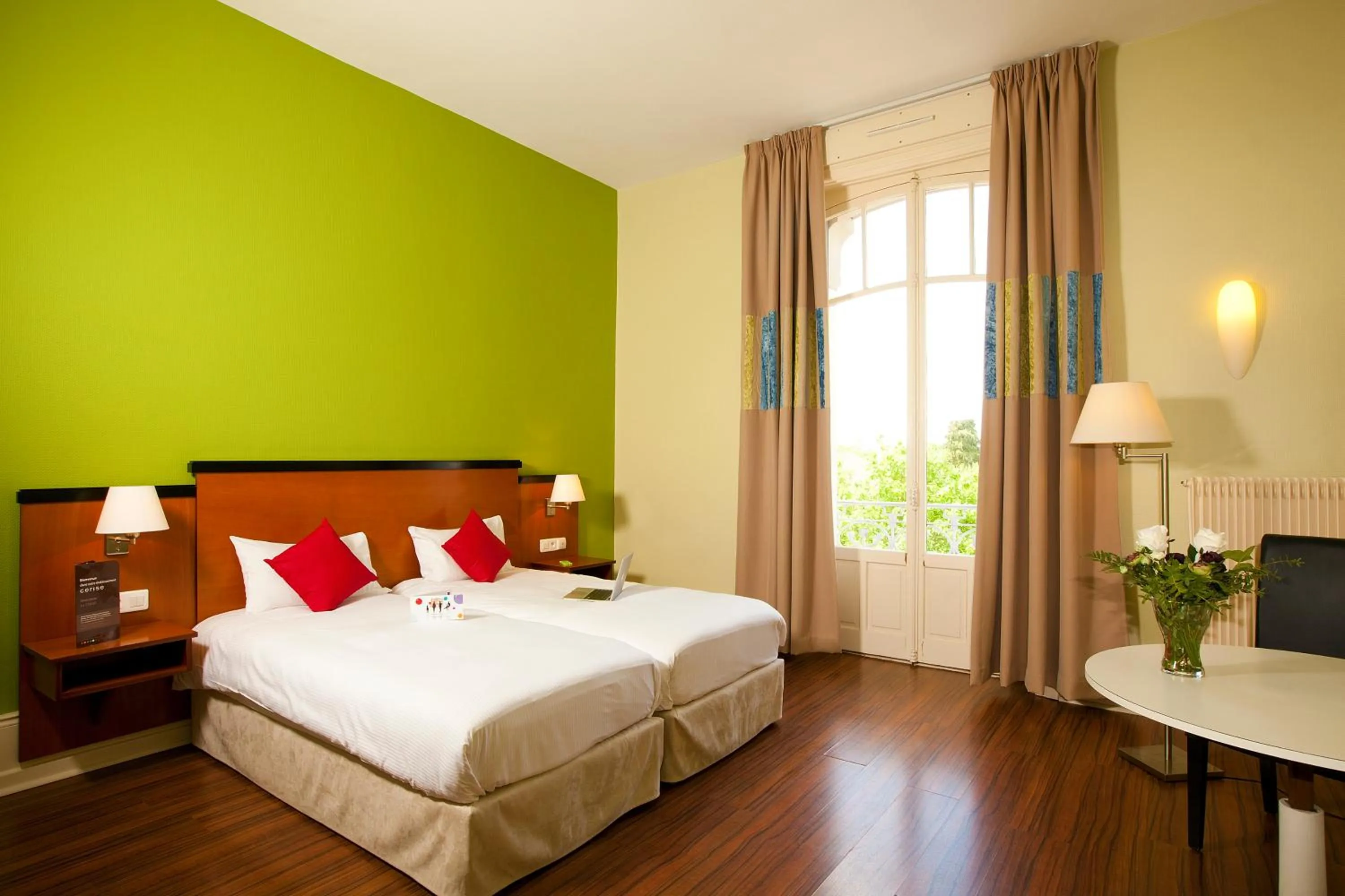 Bed in Garden & City Luxeuil Ex Le Métropole et Les Thermes