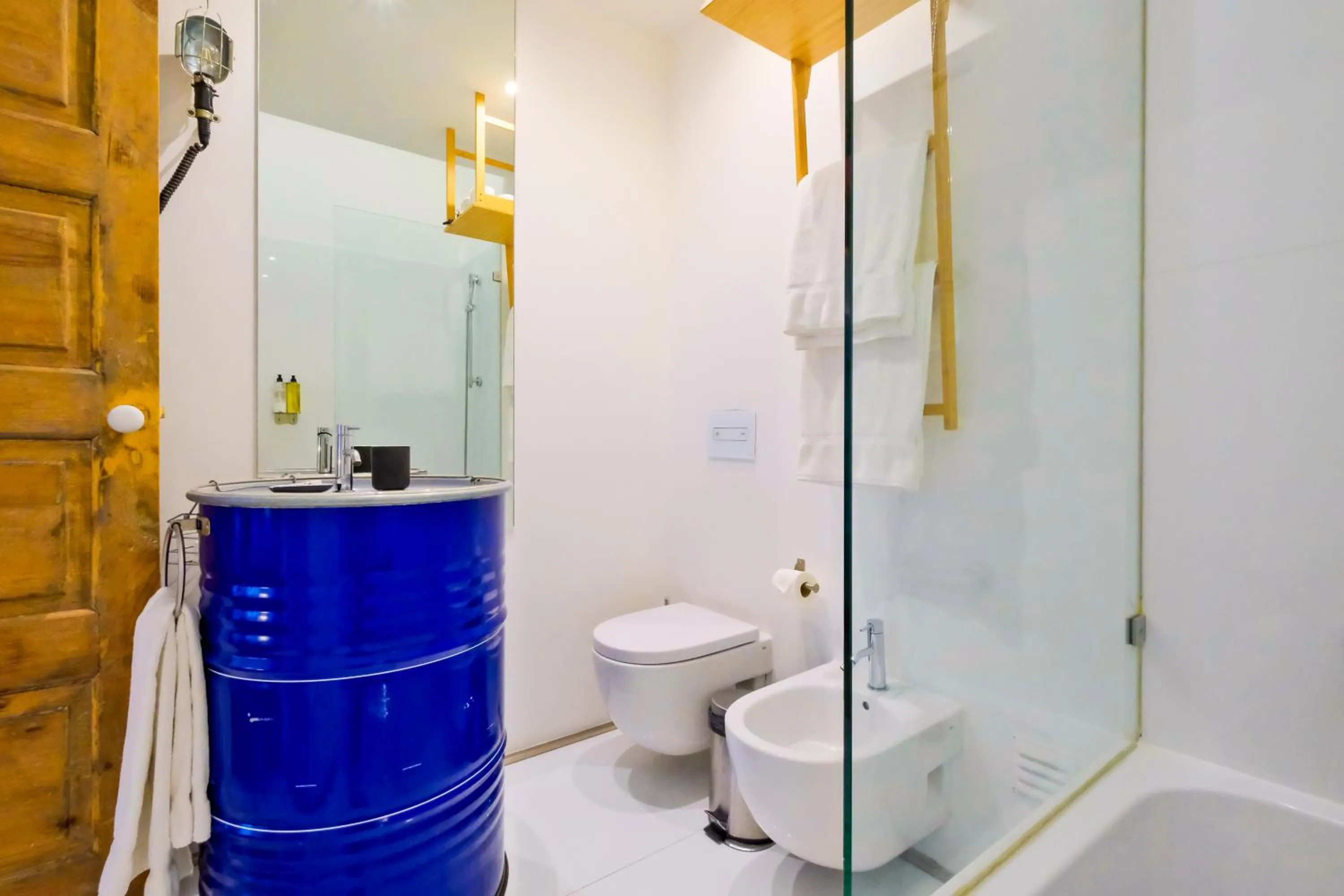 Bathroom in Chiado Arty Flats