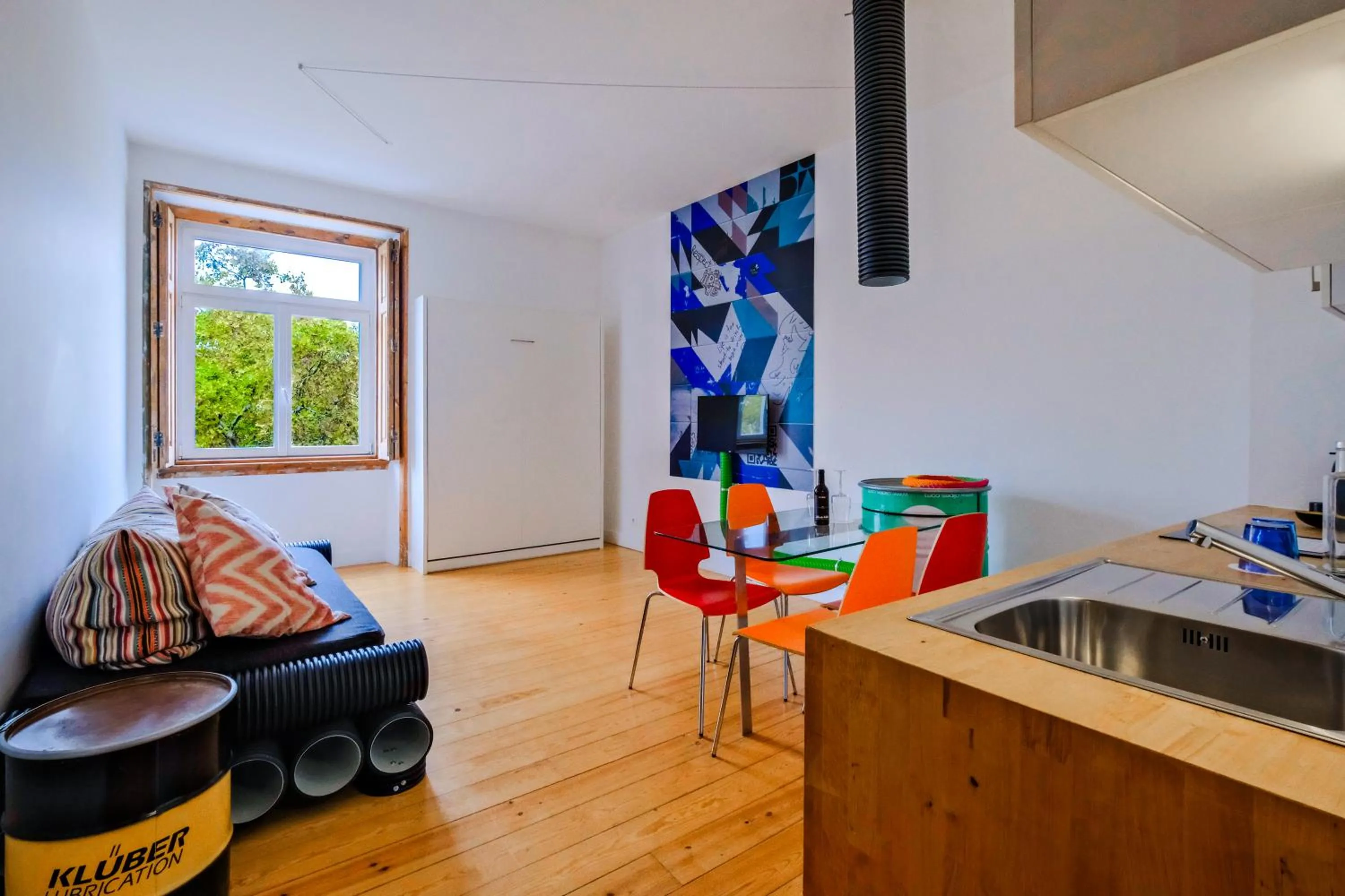 TV and multimedia in Chiado Arty Flats