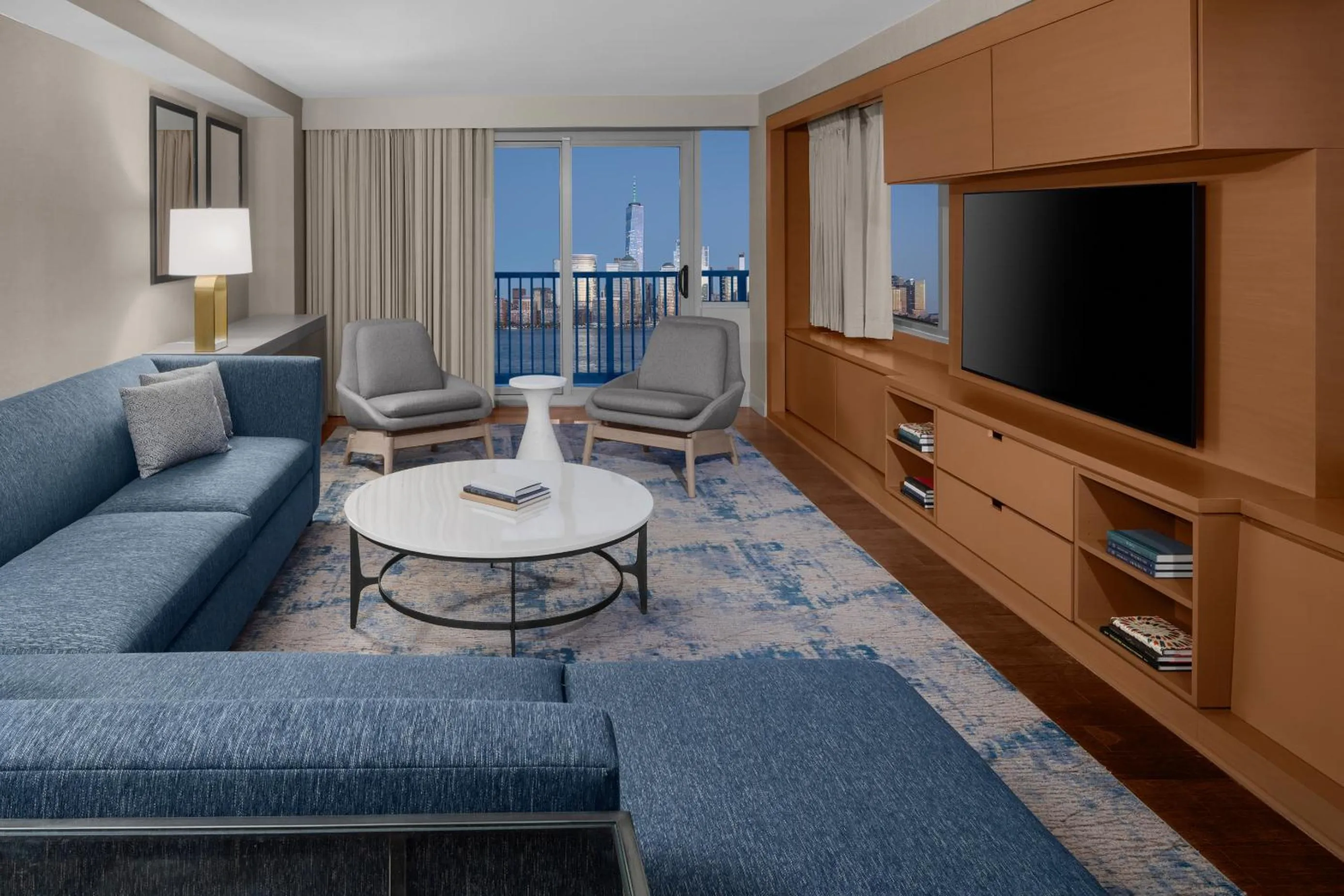 Living room in Hyatt Regency Jersey City on the Hudson