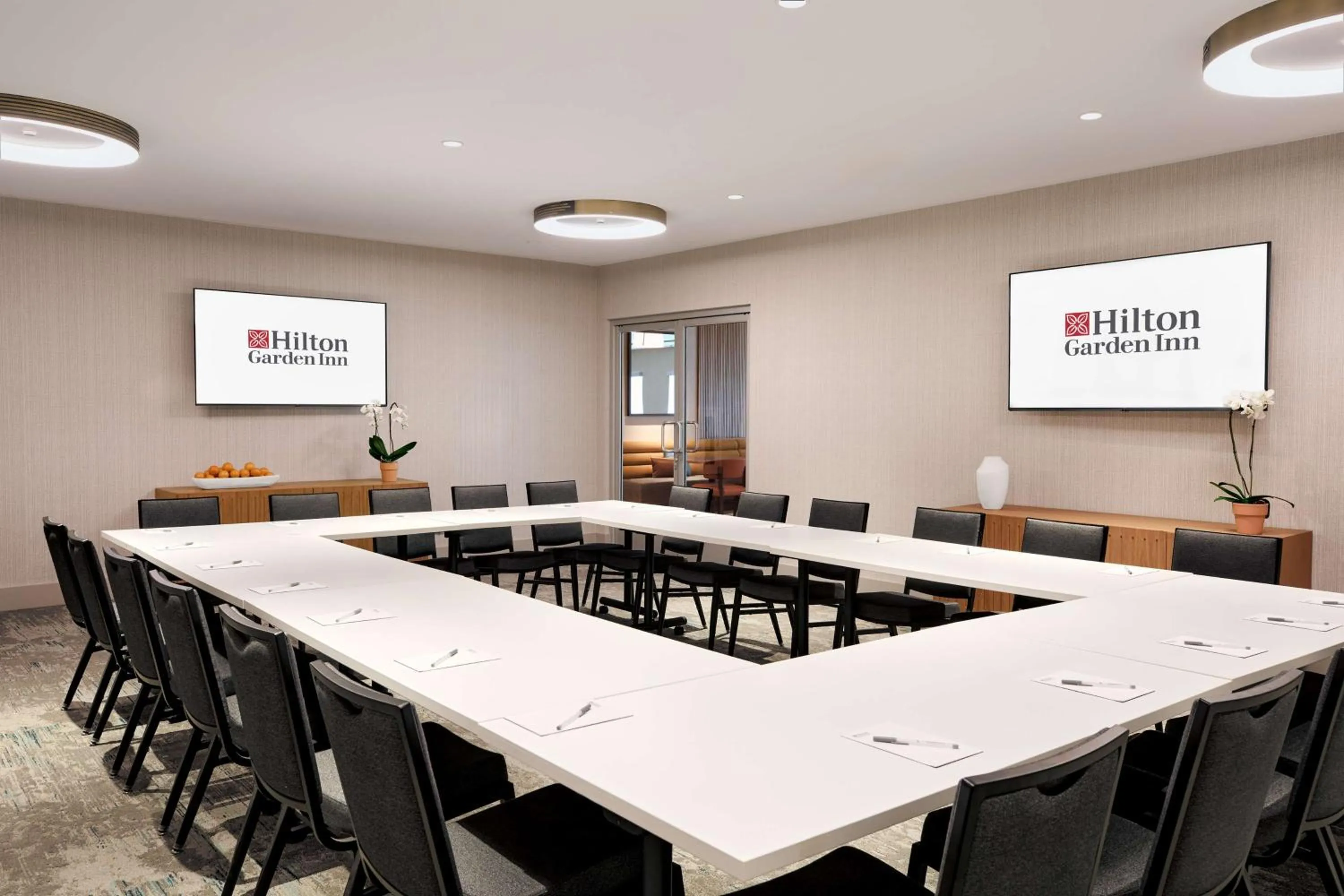 Meeting/conference room in Hilton Garden Inn LAX Los Angeles Airport