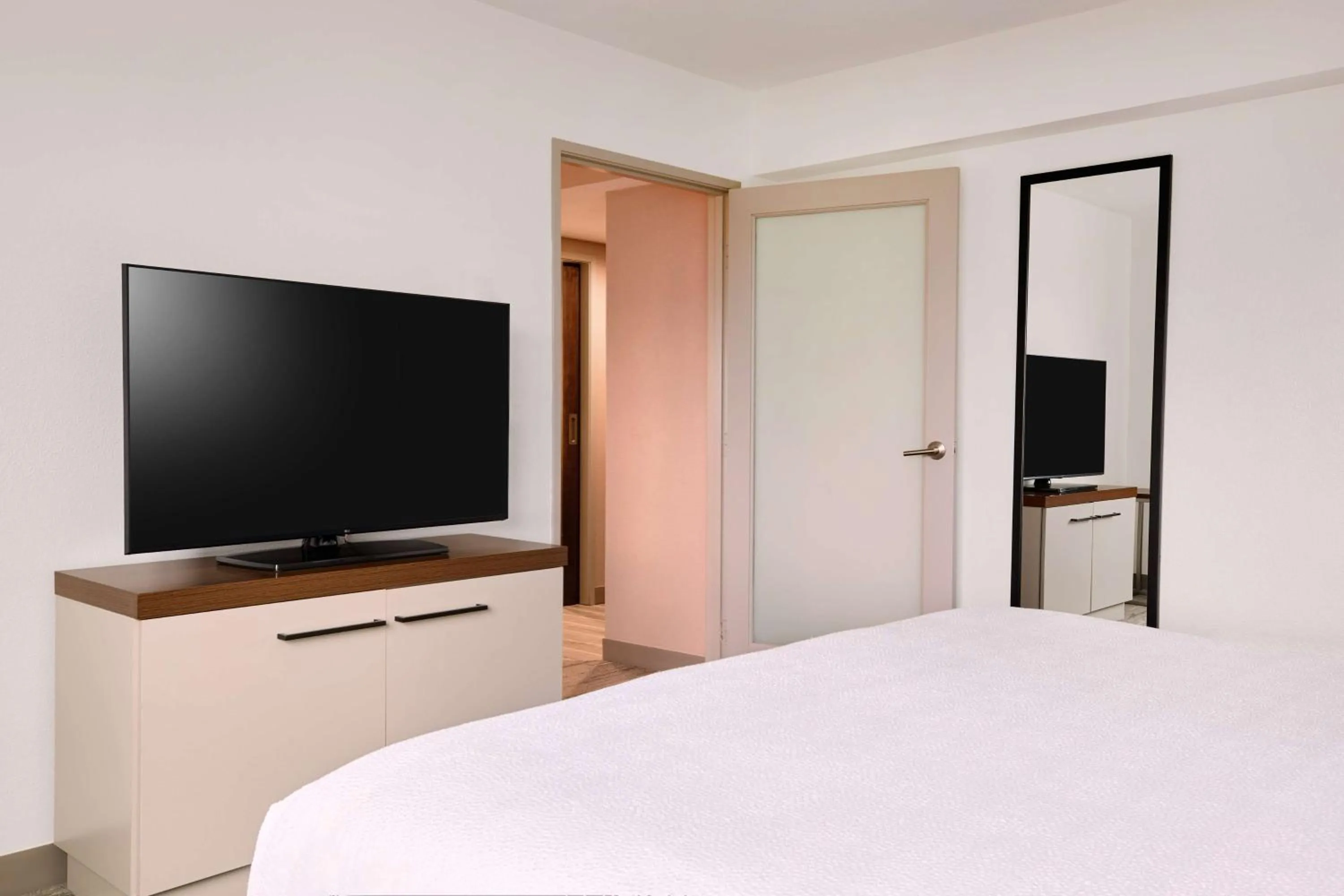 Bed in Hilton Garden Inn LAX Los Angeles Airport