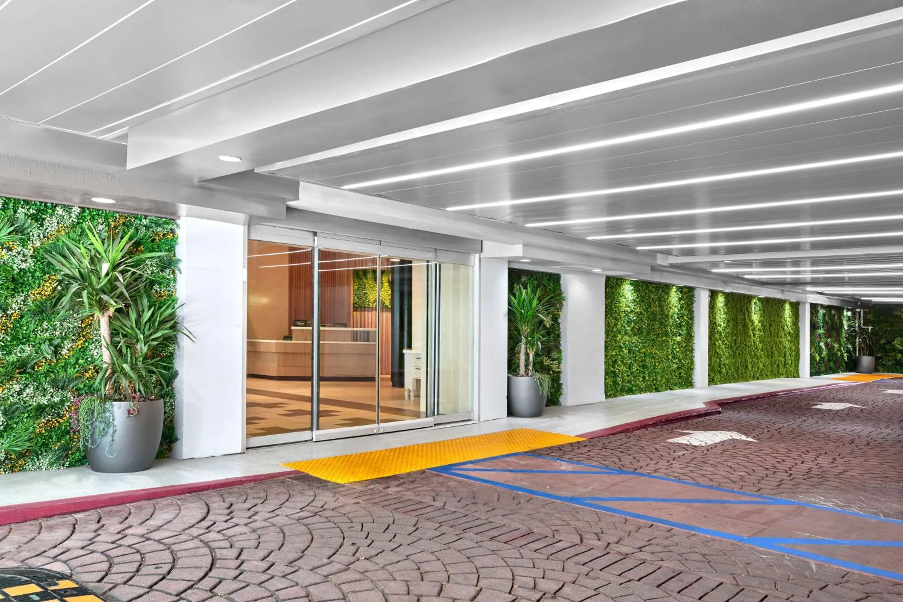Property building in Hilton Garden Inn LAX Los Angeles Airport