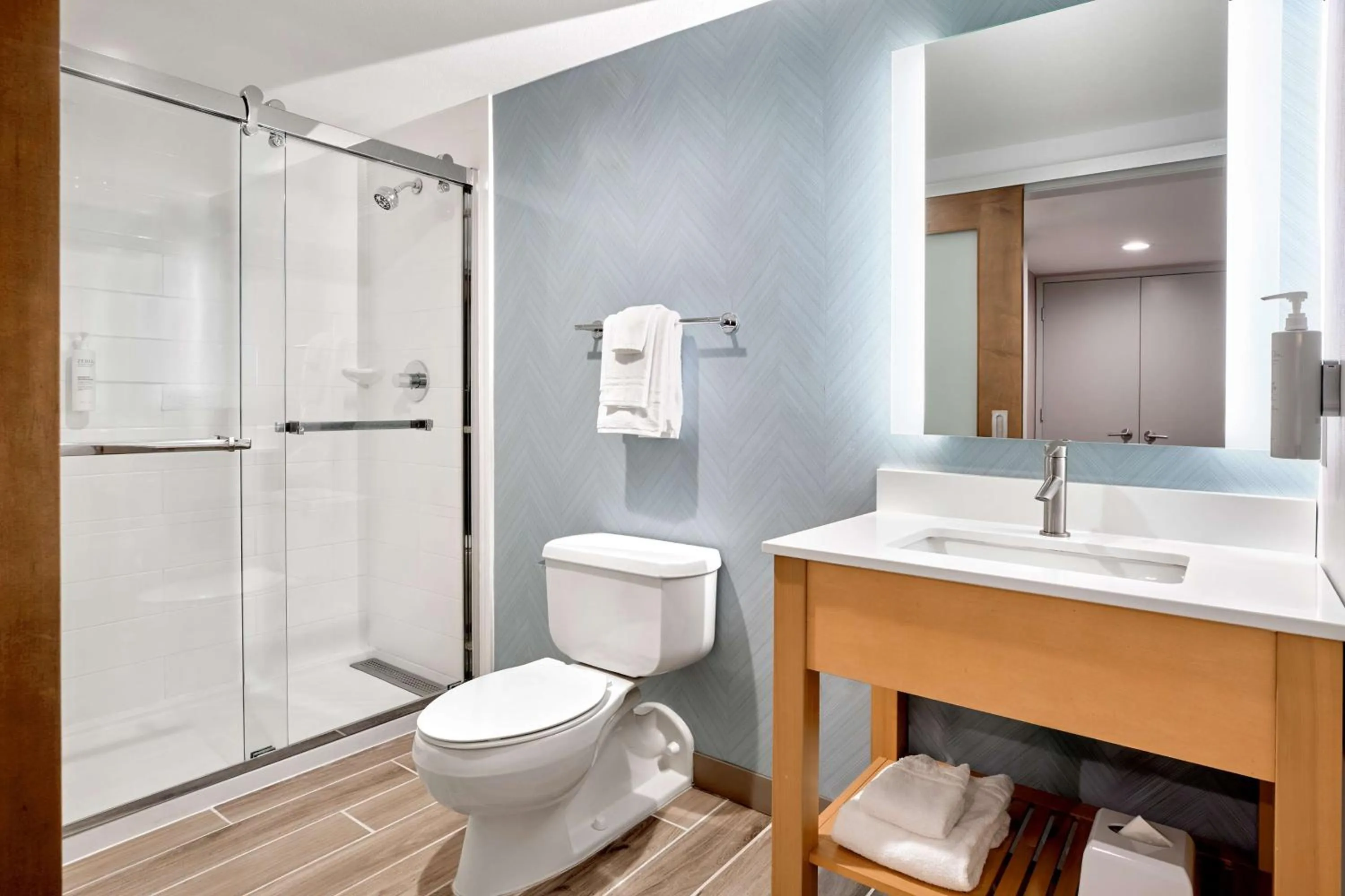 Bathroom in Hilton Garden Inn LAX Los Angeles Airport