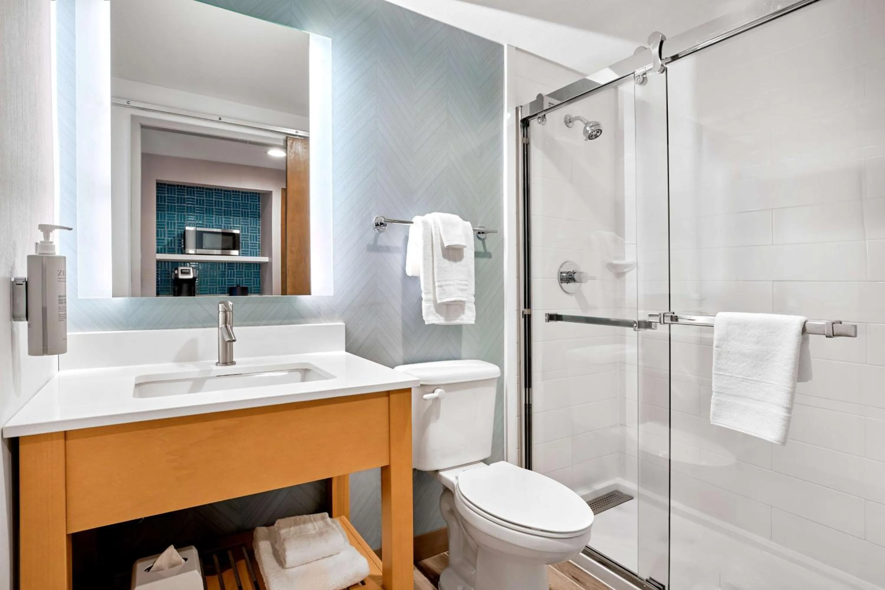 Bathroom in Hilton Garden Inn LAX Los Angeles Airport