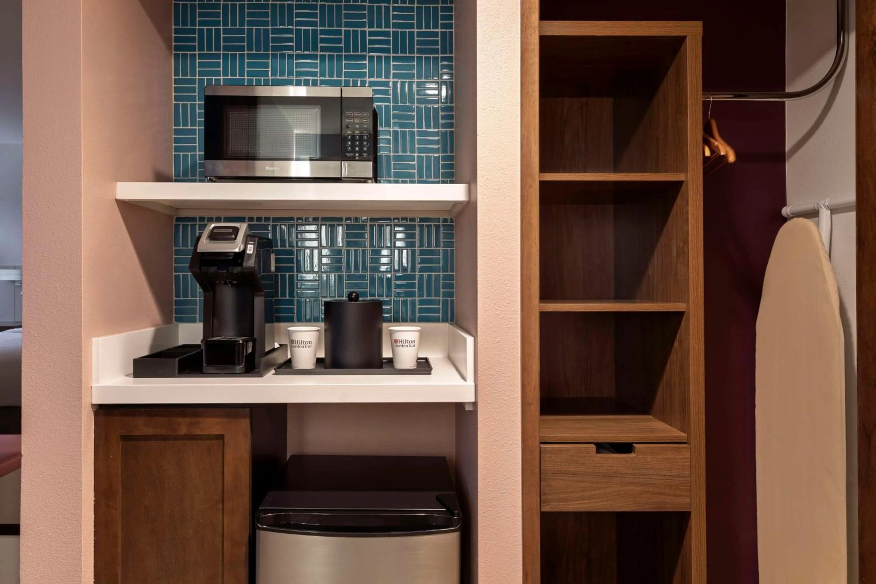 Photo of the whole room in Hilton Garden Inn LAX Los Angeles Airport