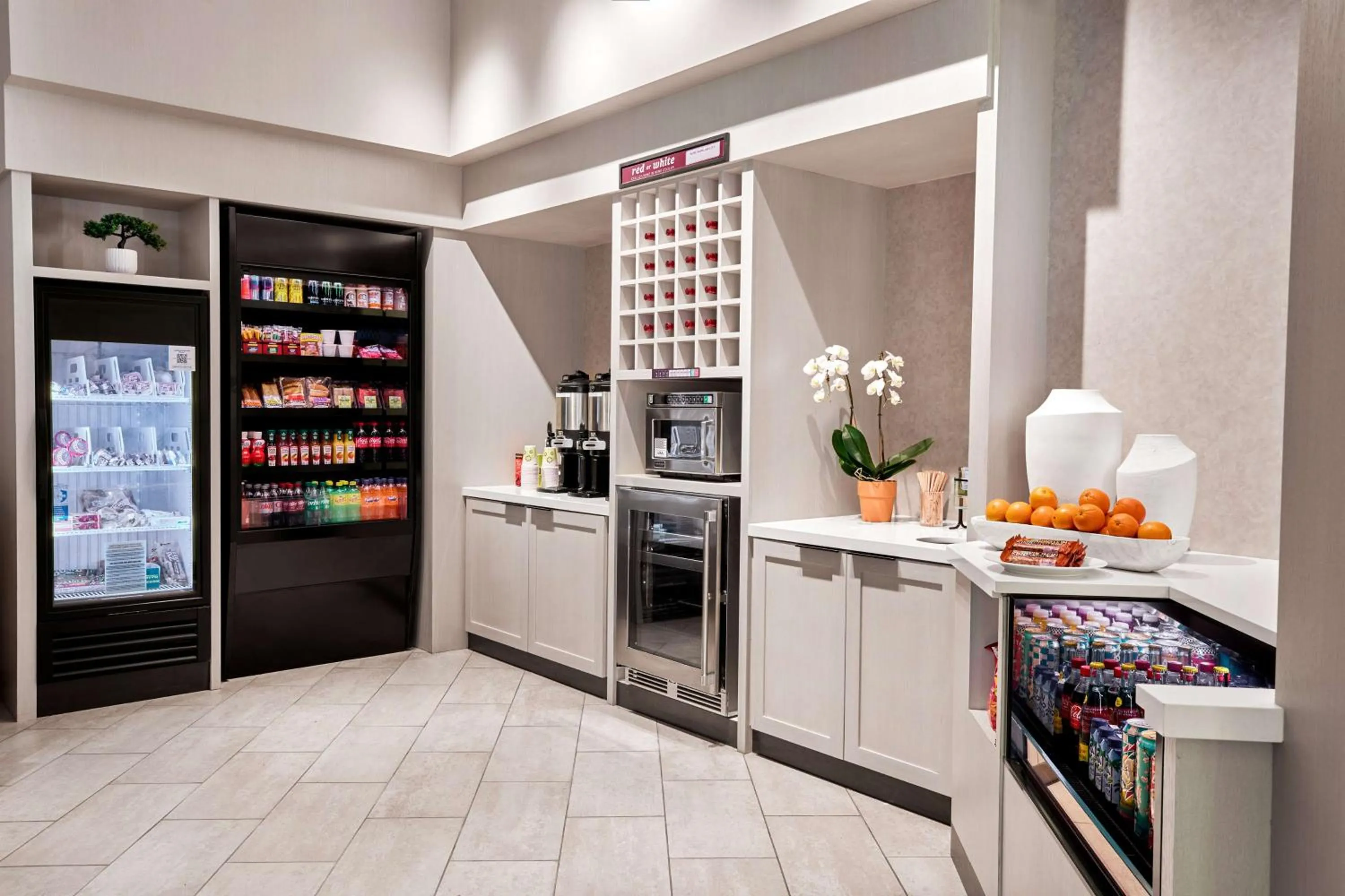 Restaurant/places to eat in Hilton Garden Inn LAX Los Angeles Airport