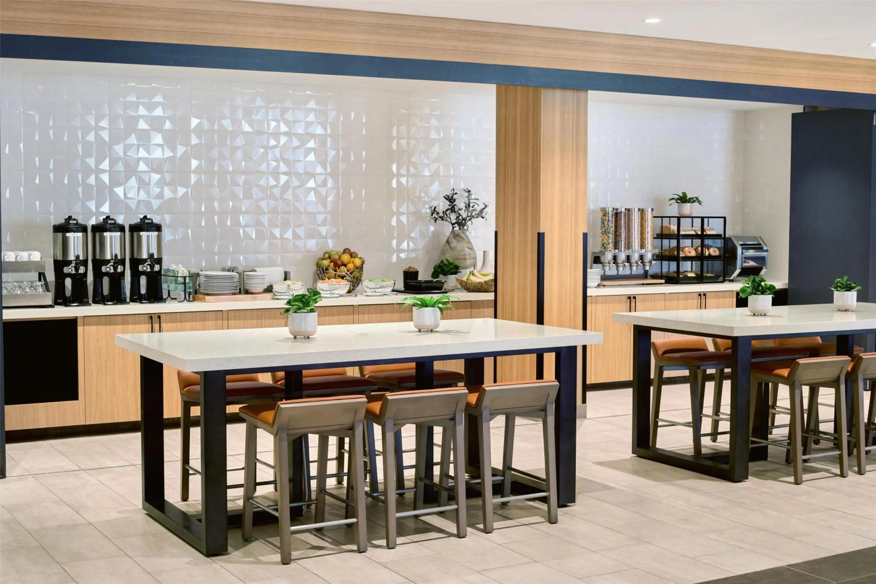 Breakfast in Hilton Garden Inn LAX Los Angeles Airport