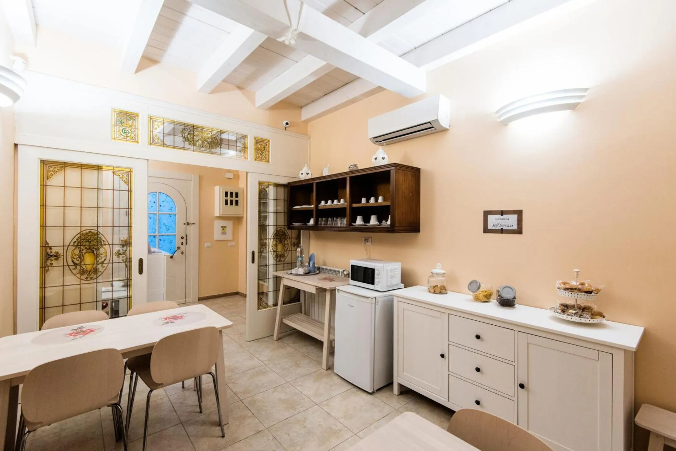 Communal lounge/ TV room in Le Camelie