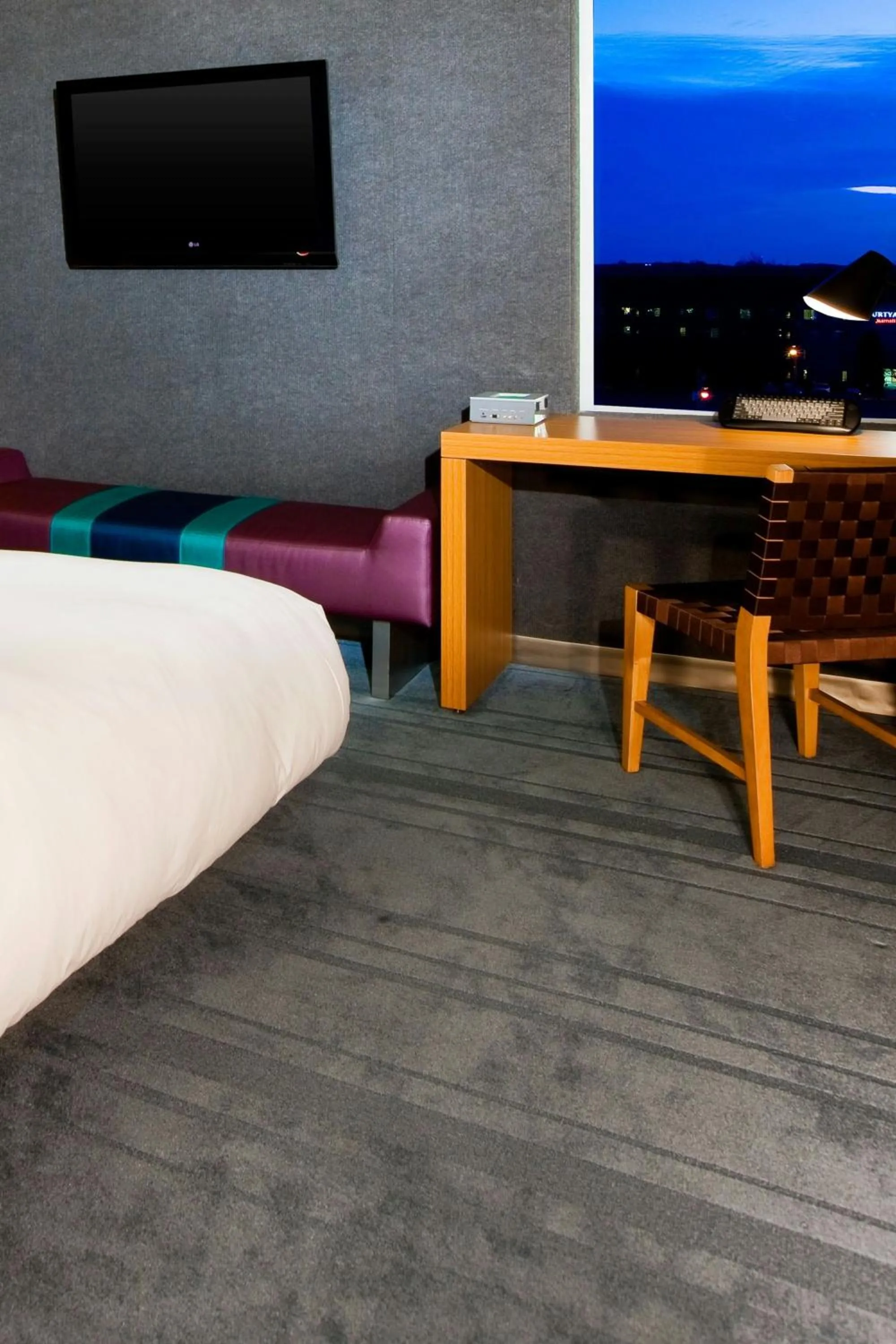 Photo of the whole room, Bed in Aloft Mount Laurel