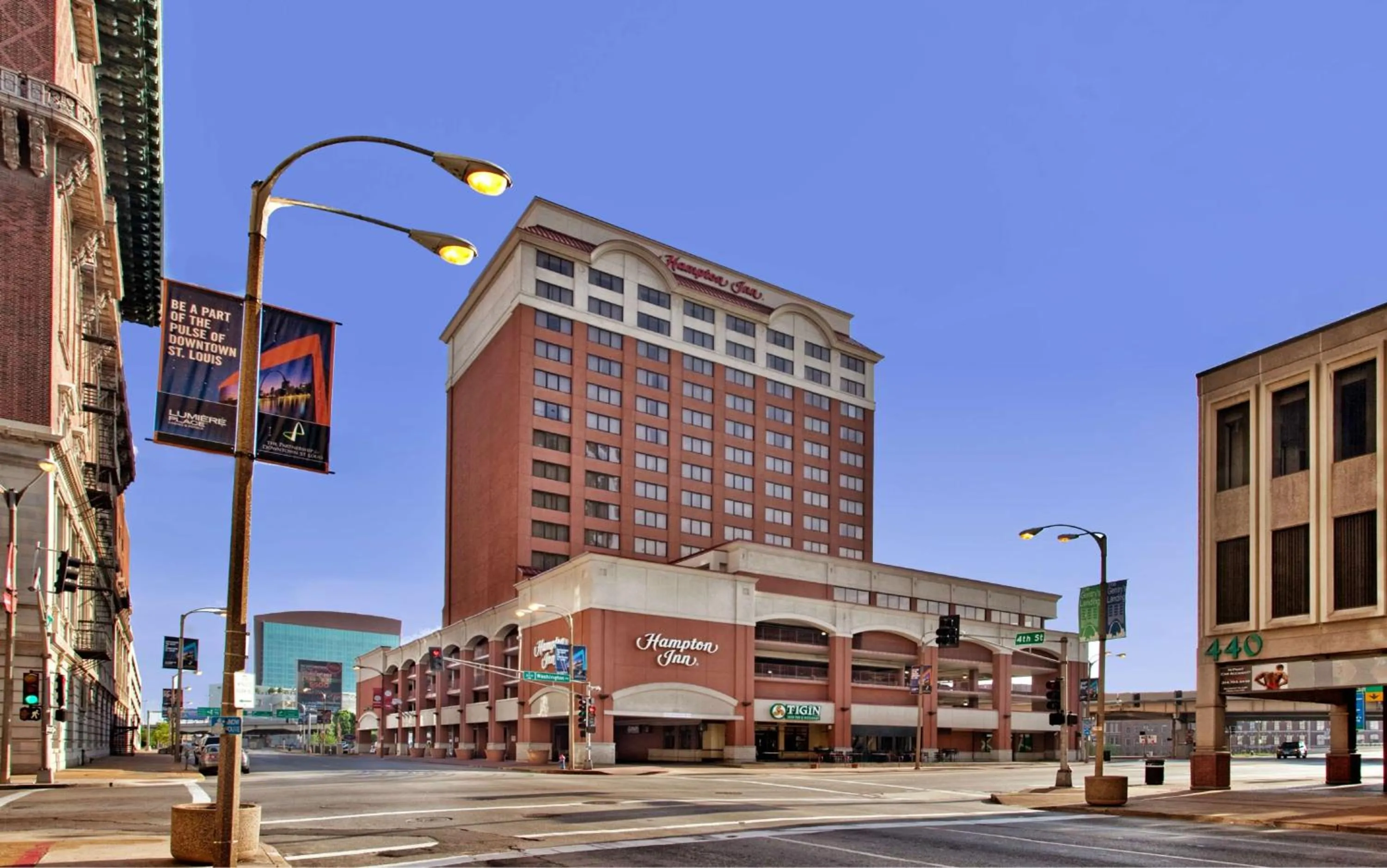 Property building in Hampton Inn St Louis- at the Arch