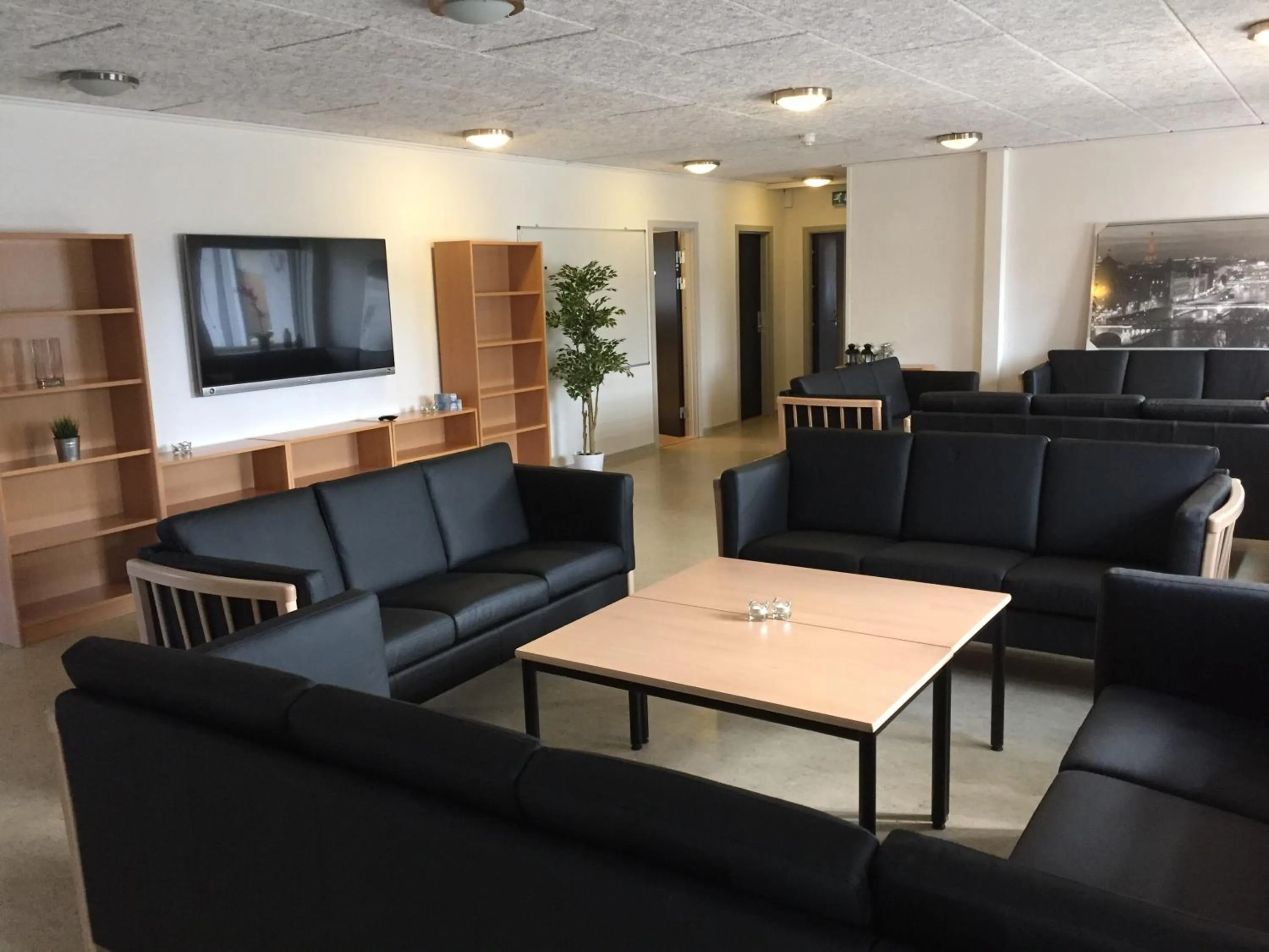 Communal lounge/ TV room in Danhostel Thyborøn
