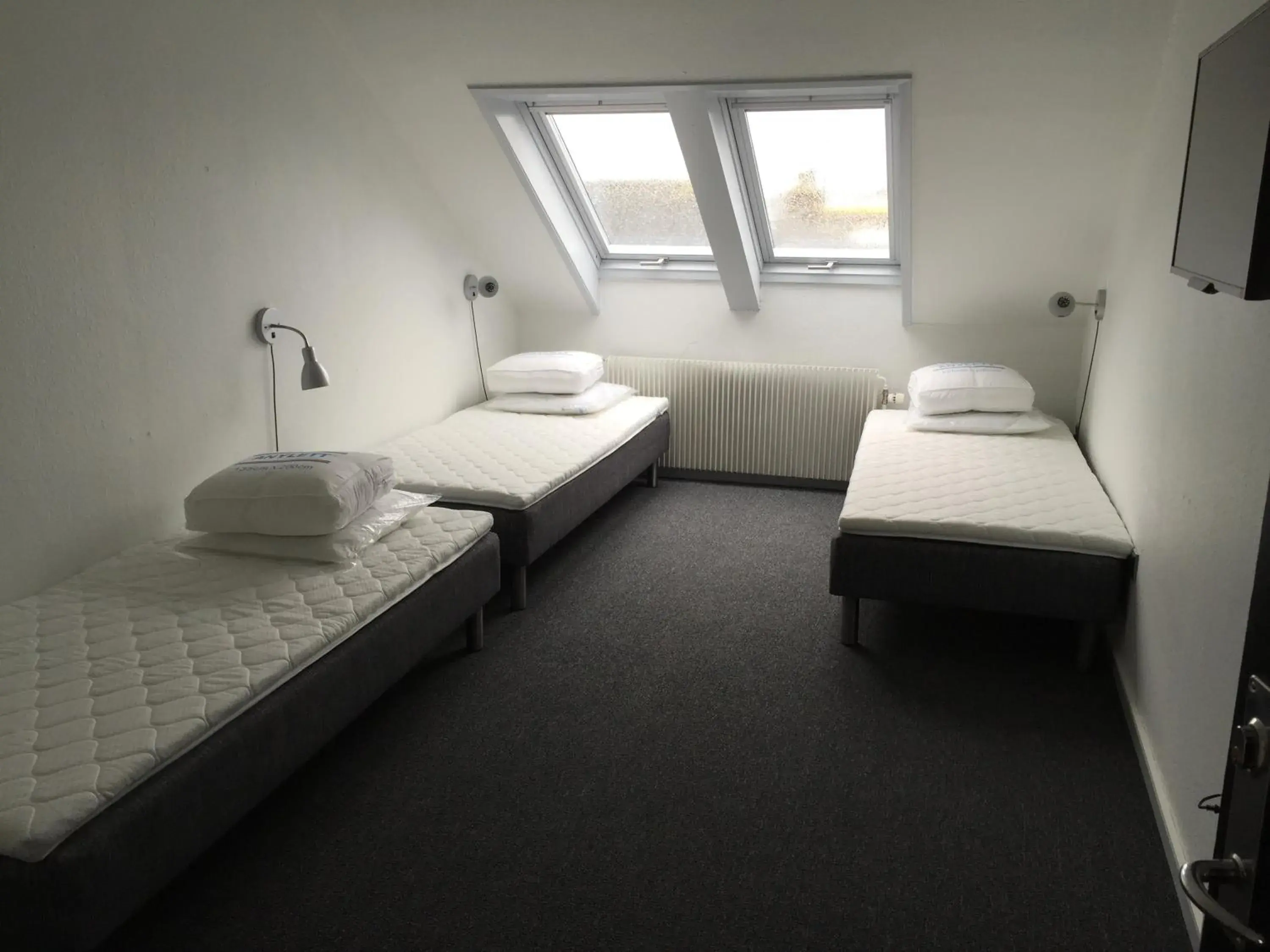 Triple Room with Shared Bathroom - single occupancy in Danhostel Thyborøn Triple Room with Shared Bathroom - single occupancy in Danhostel Thyborøn