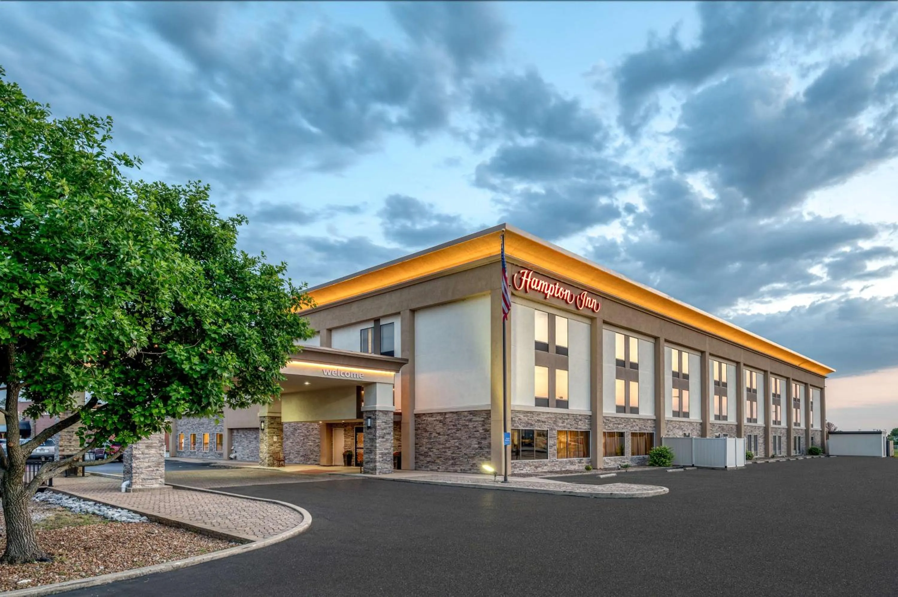Property building in Hampton Inn St. Louis/Collinsville