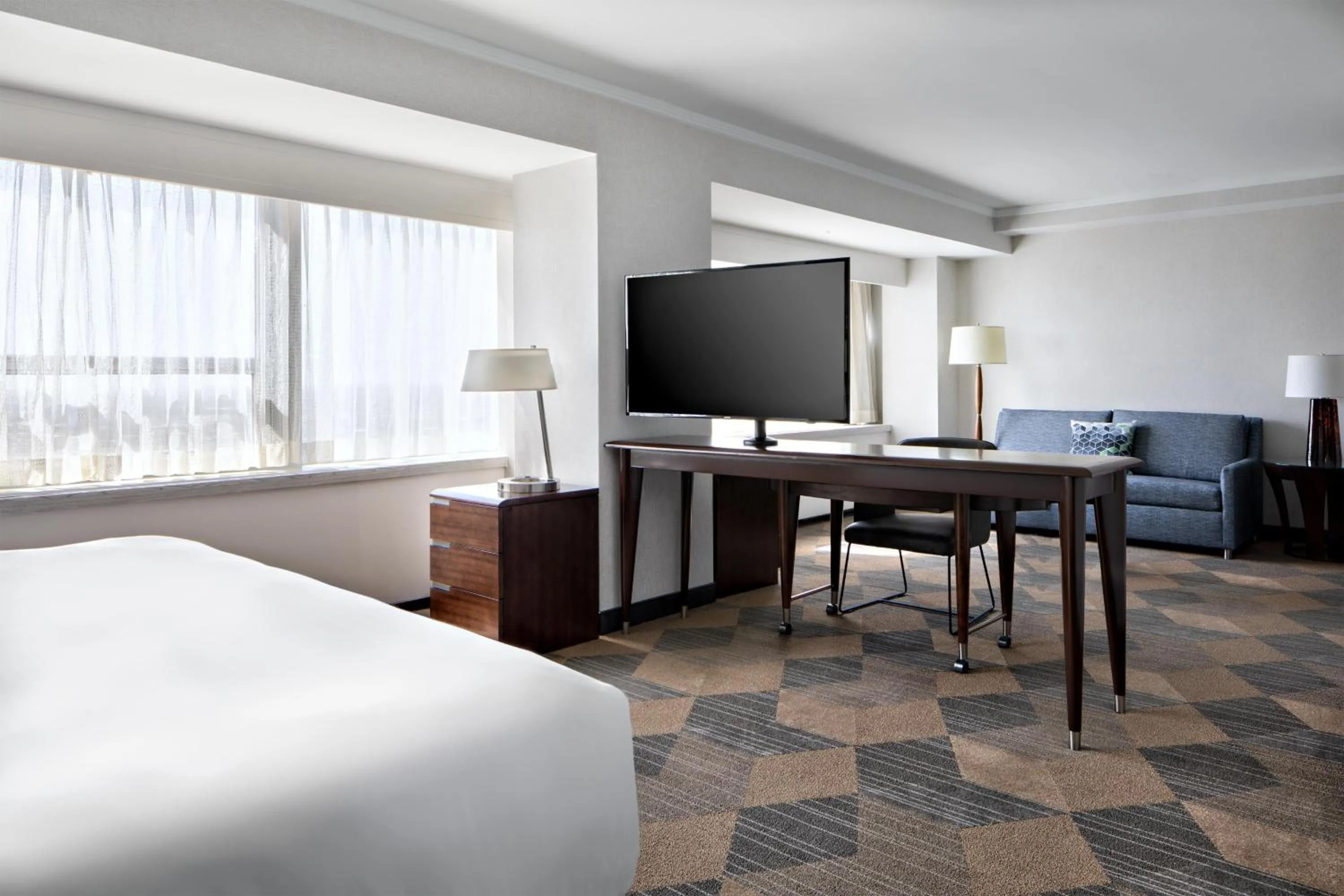 Living room, Bed in Sheraton Dallas Hotel