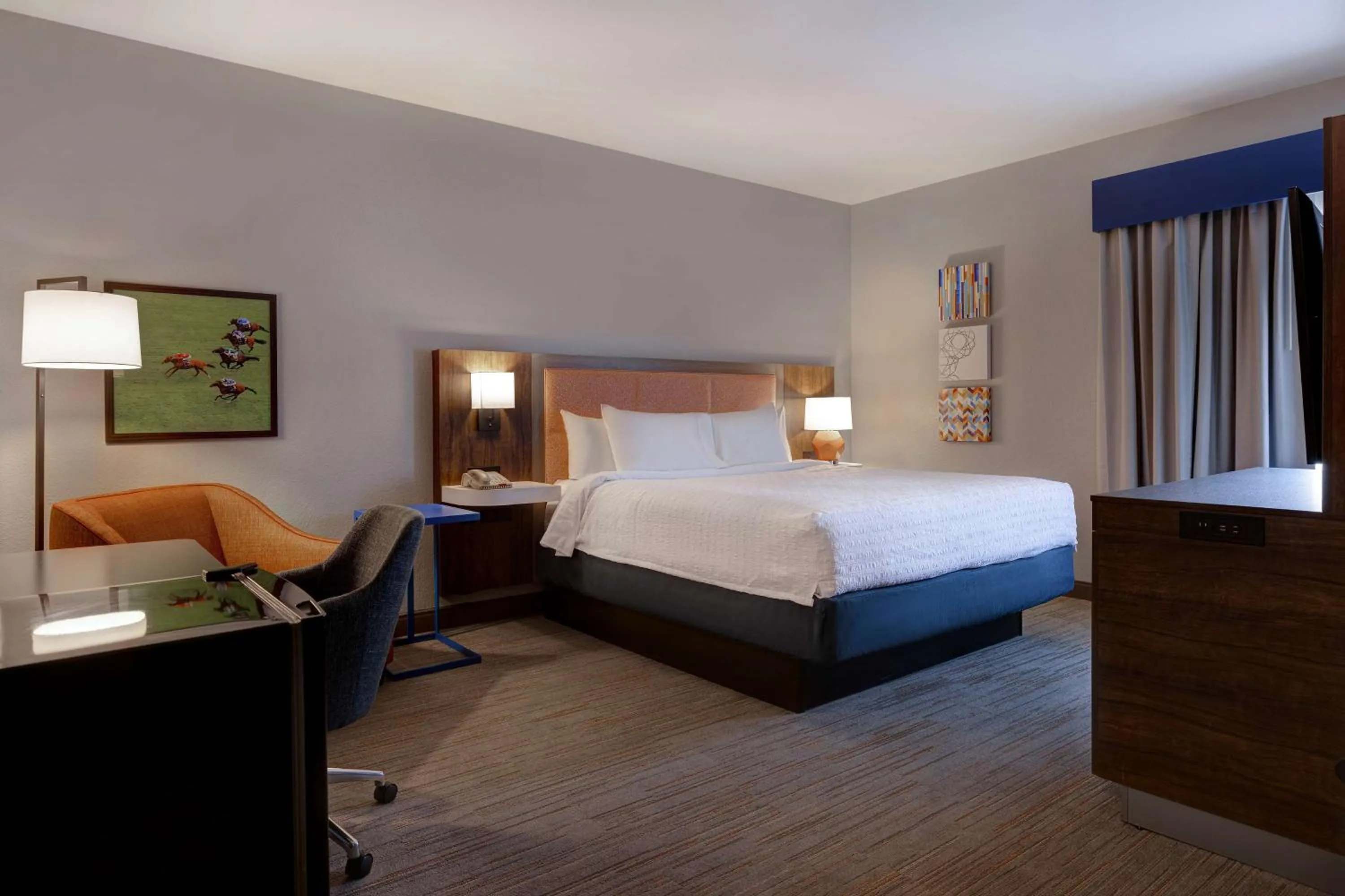 Bedroom, Bed in Hampton Inn by Hilton in Hot Springs, Arkansas