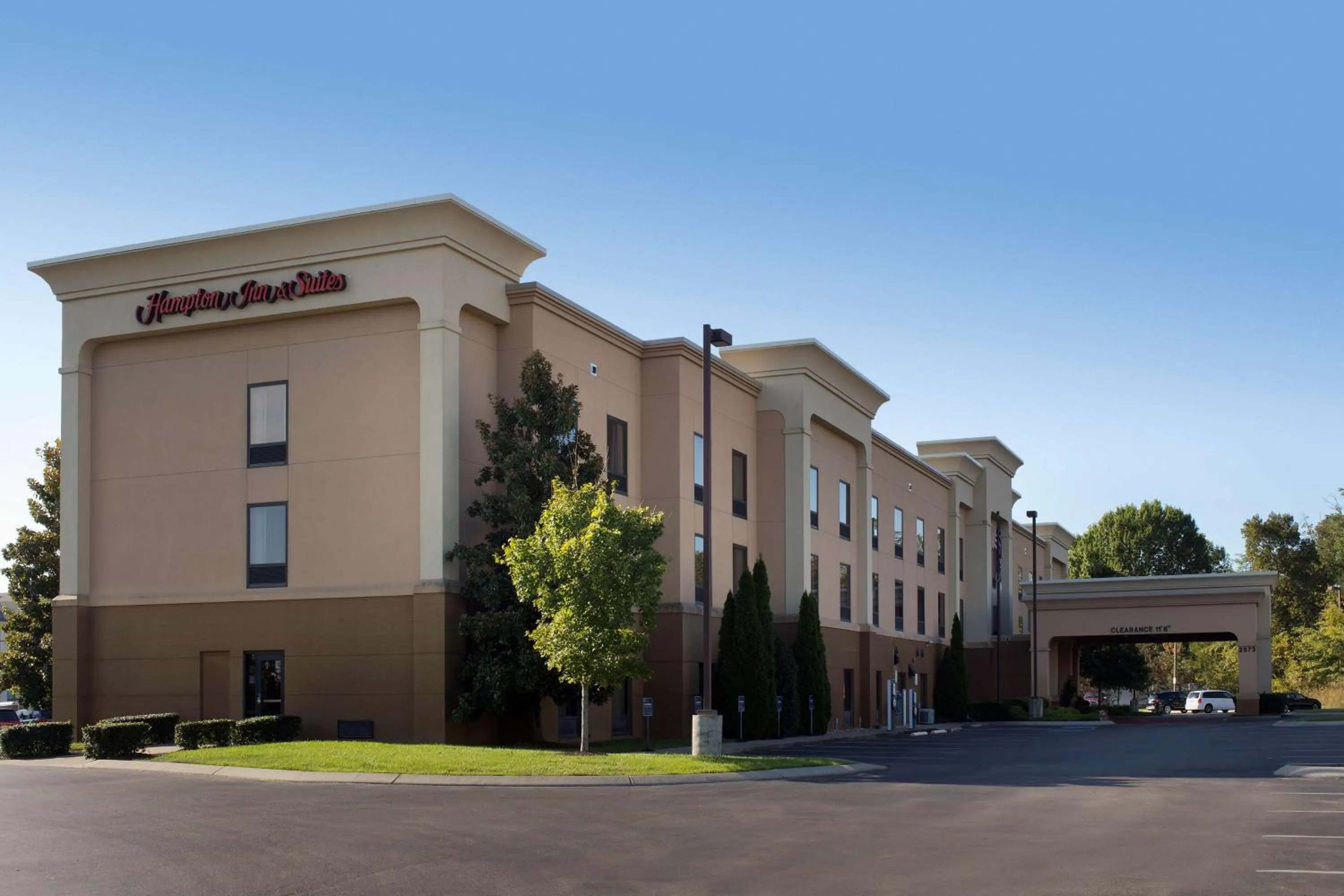 Property building in Hampton Inn & Suites Nashville-Smyrna