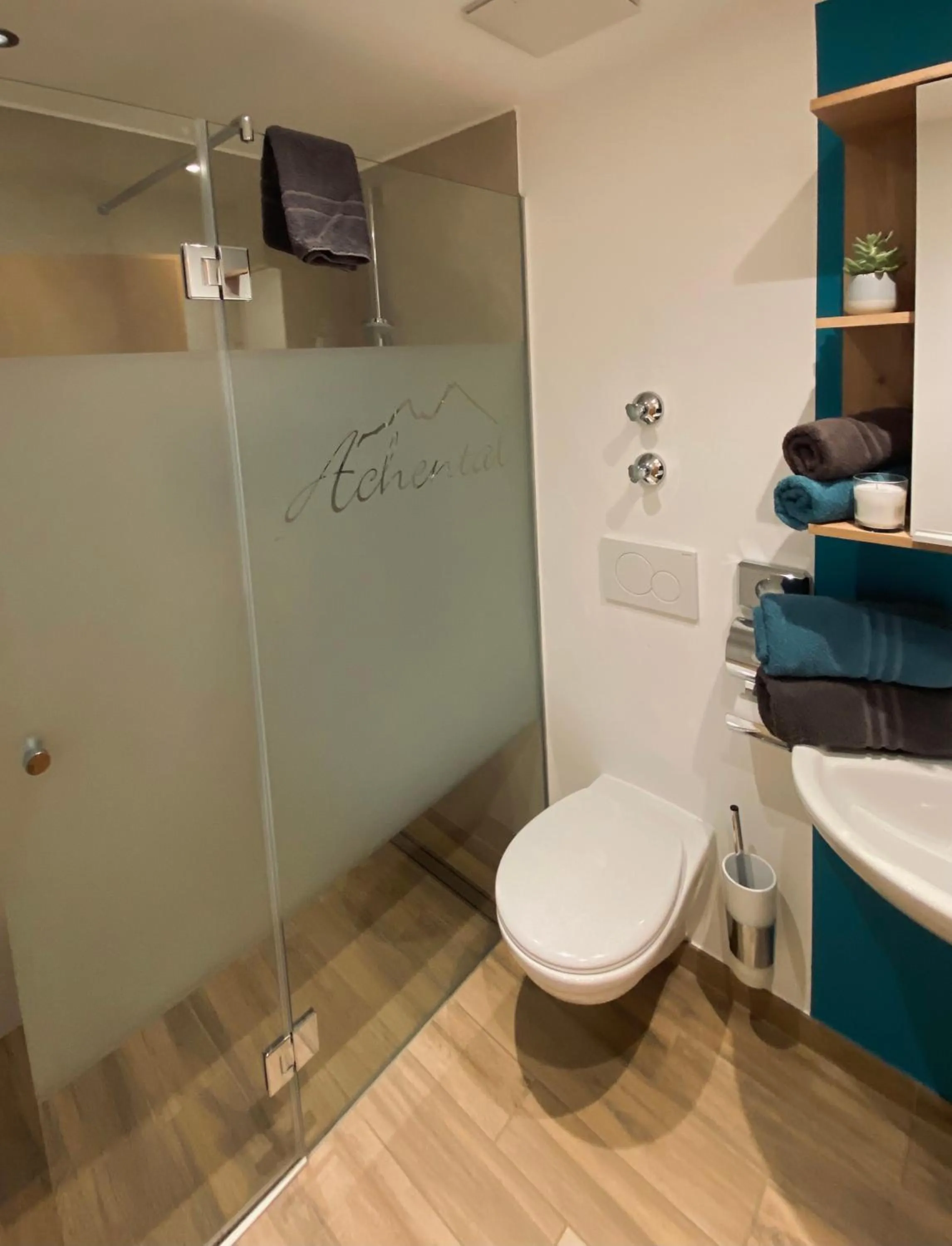 Bathroom in Gästehaus Achental