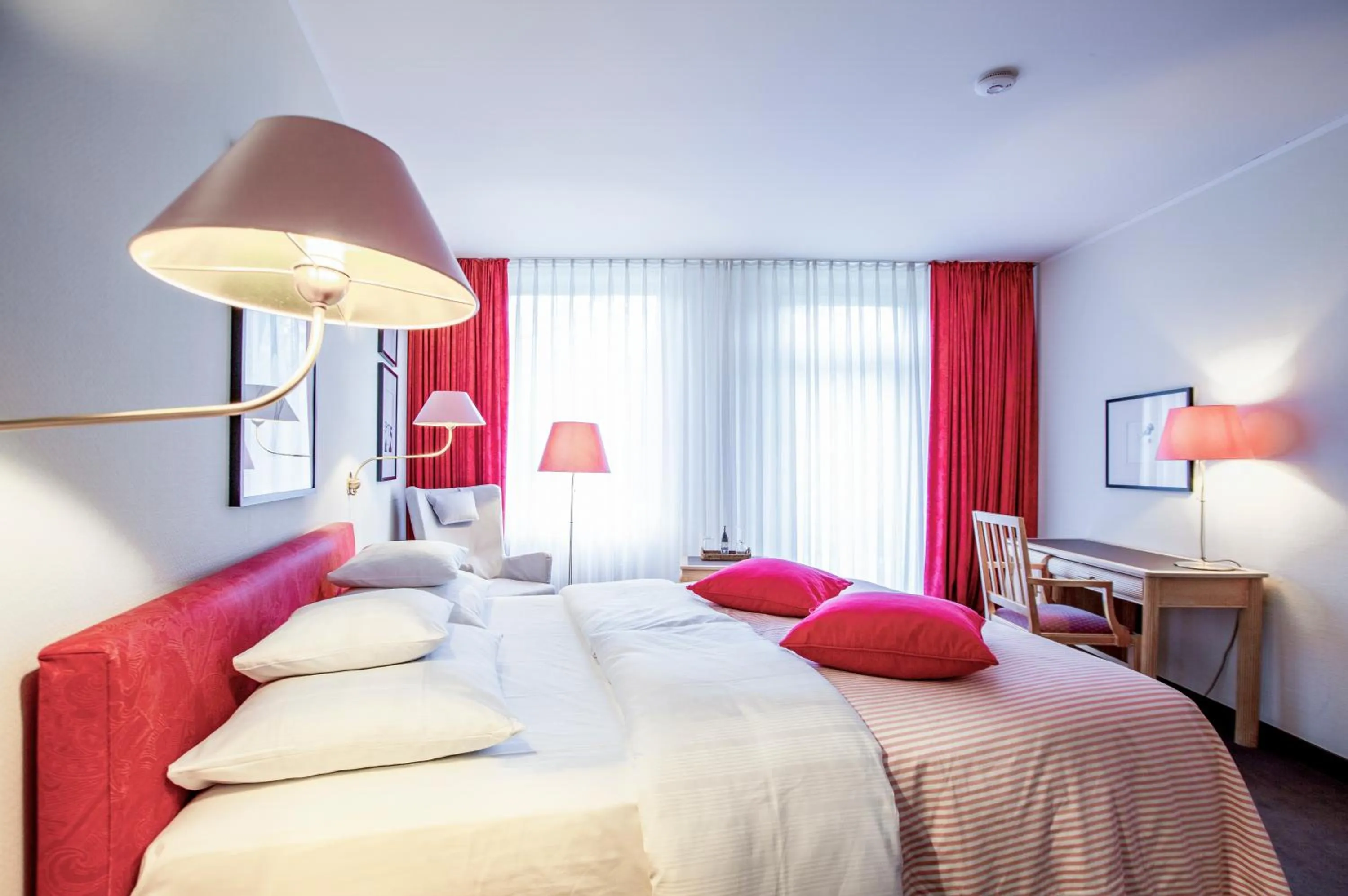 Photo of the whole room, Bed in Romantik Hotel Landschloss Fasanerie