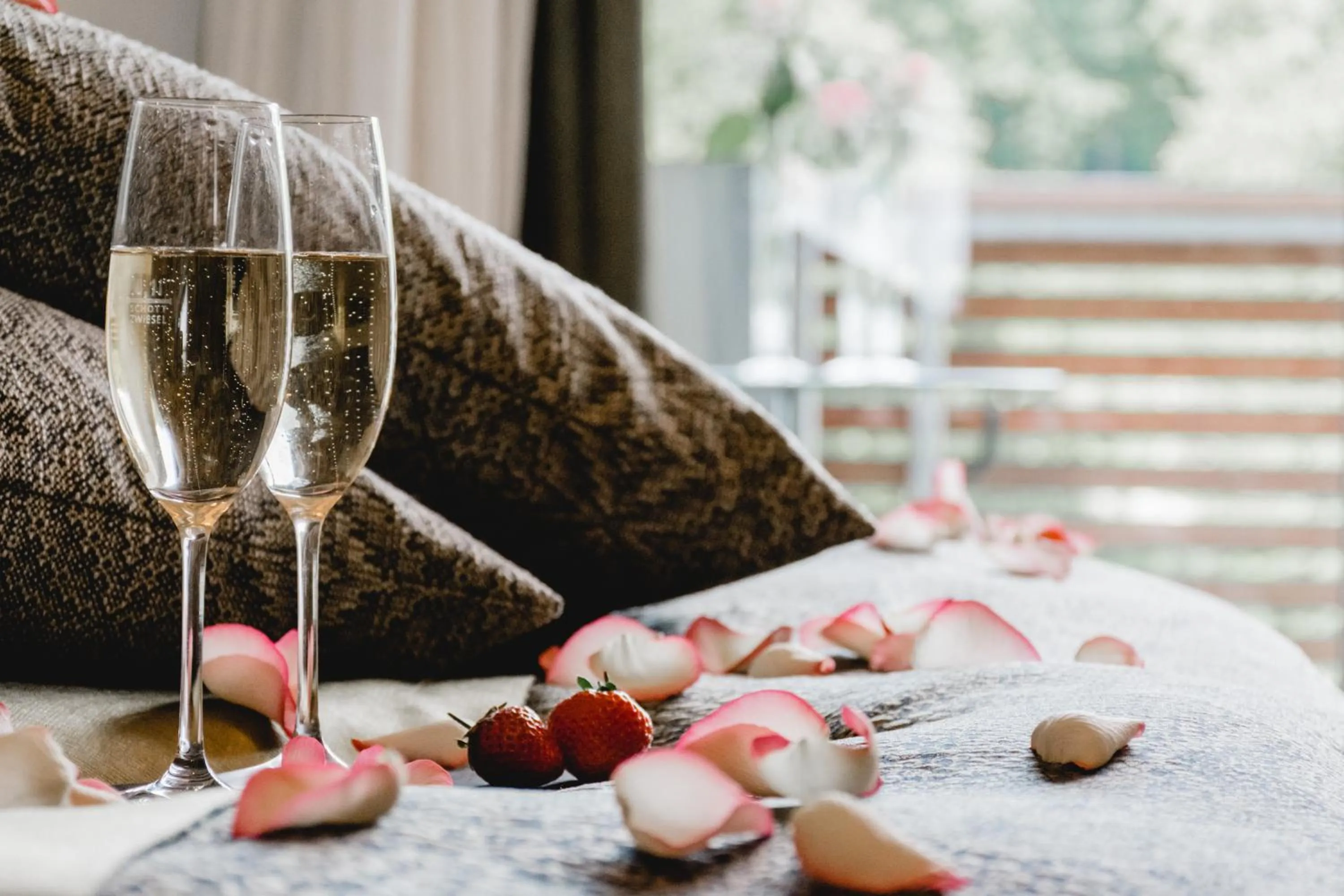 room service in Romantik Hotel Landschloss Fasanerie