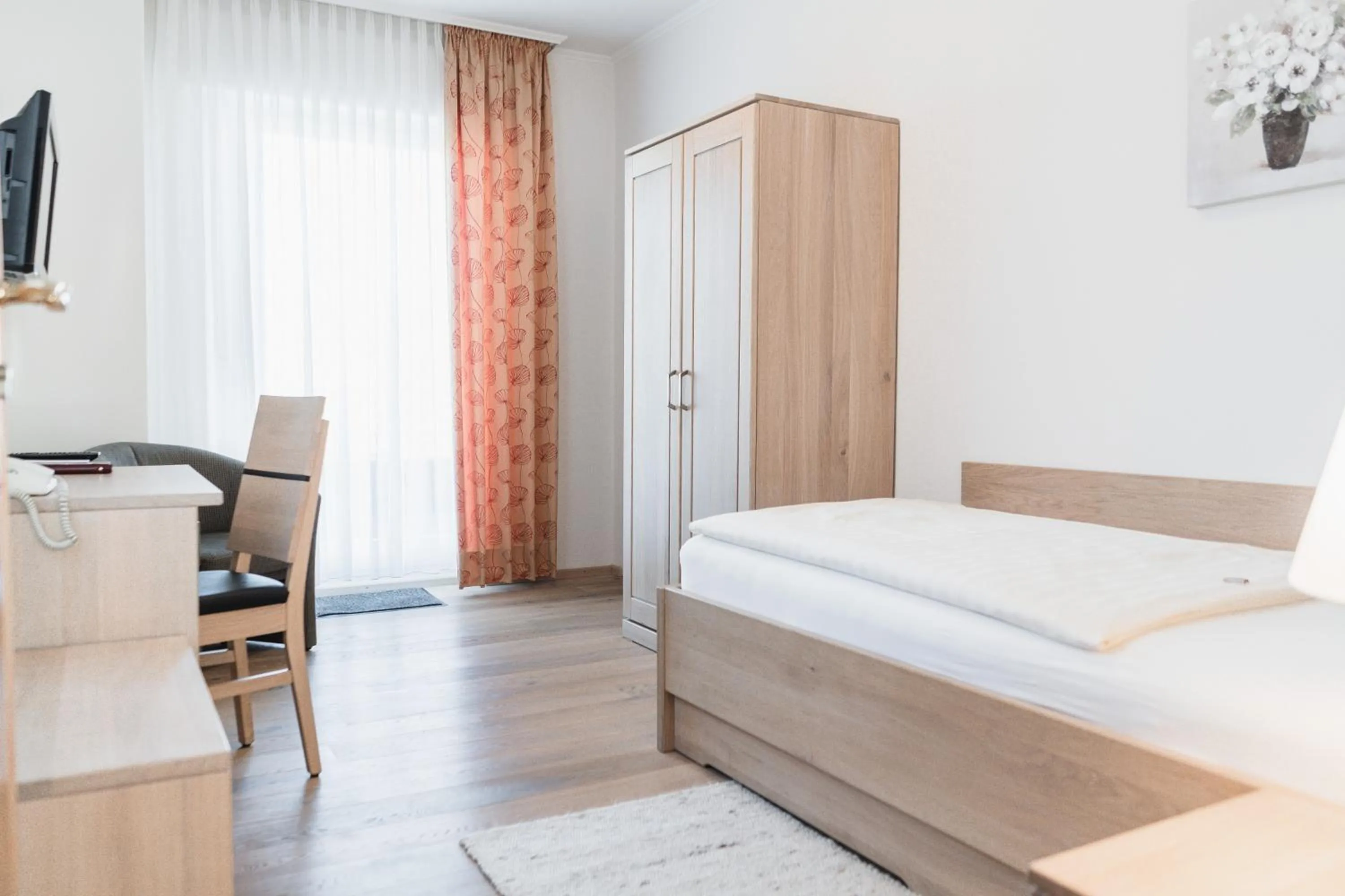 Photo of the whole room, Bed in Bio-Hotel Melter