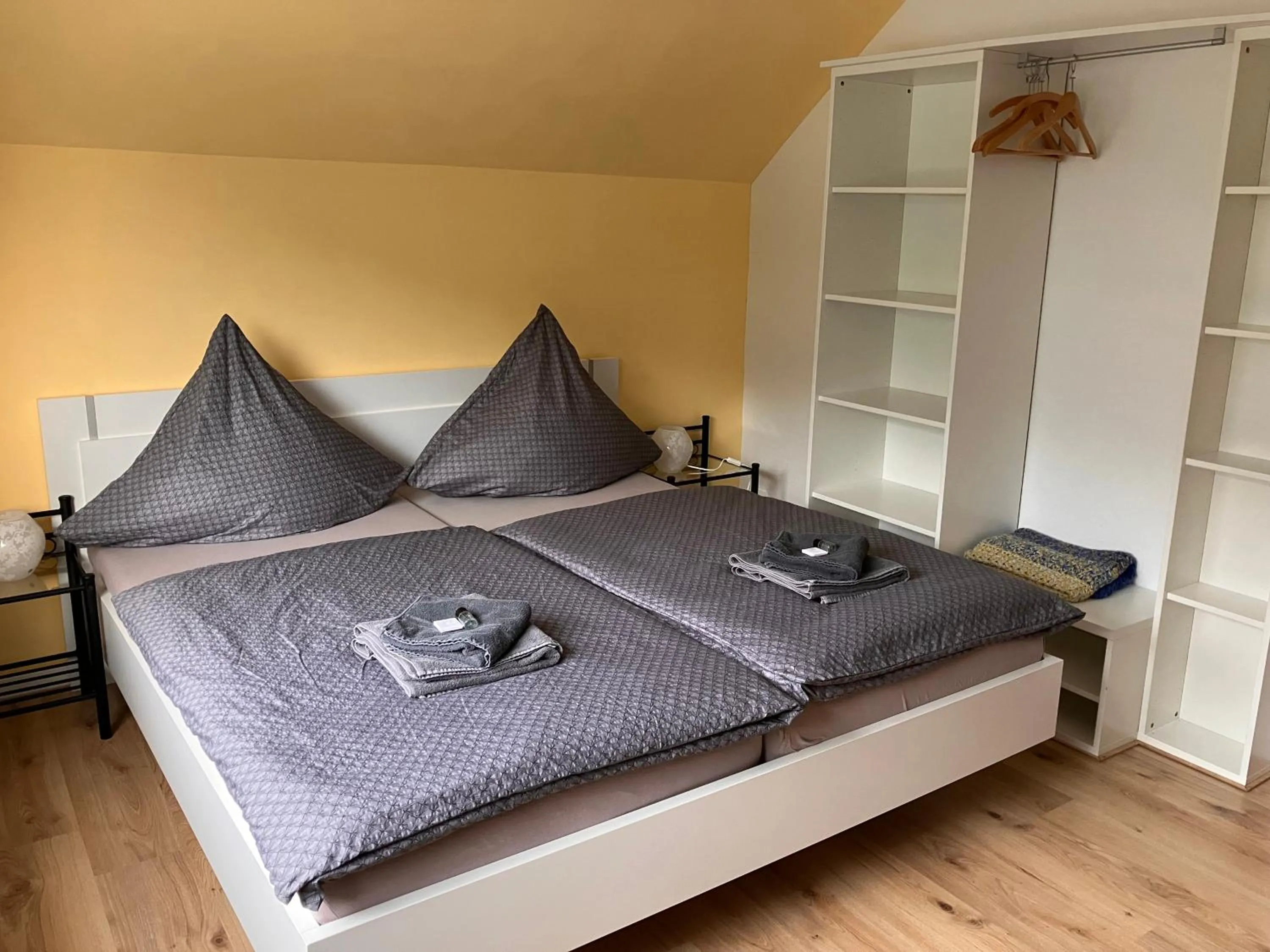 Property building, Bed in Bed & Breakfast Weisser Stein