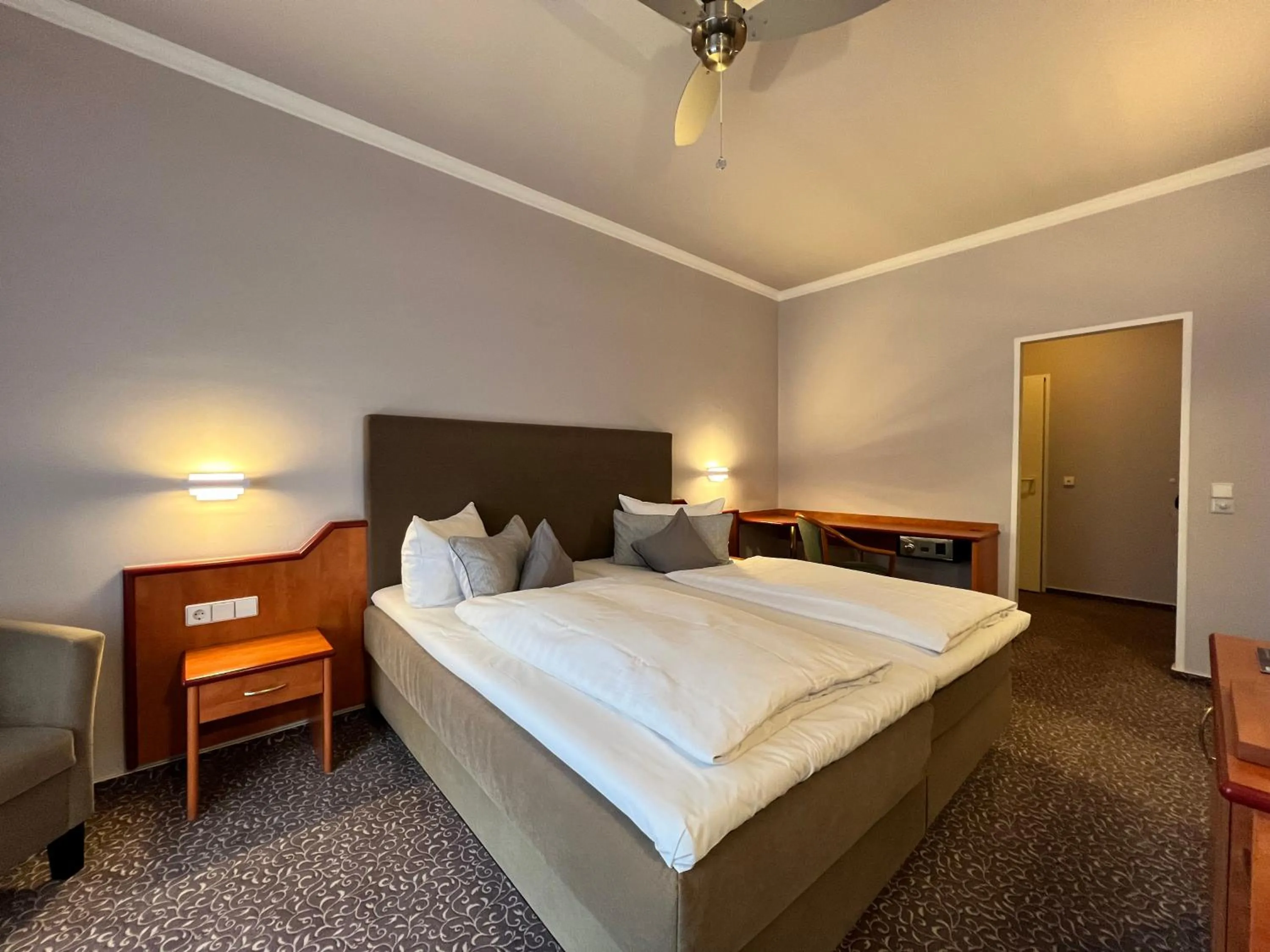 Bedroom, Bed in Hotel Victoria