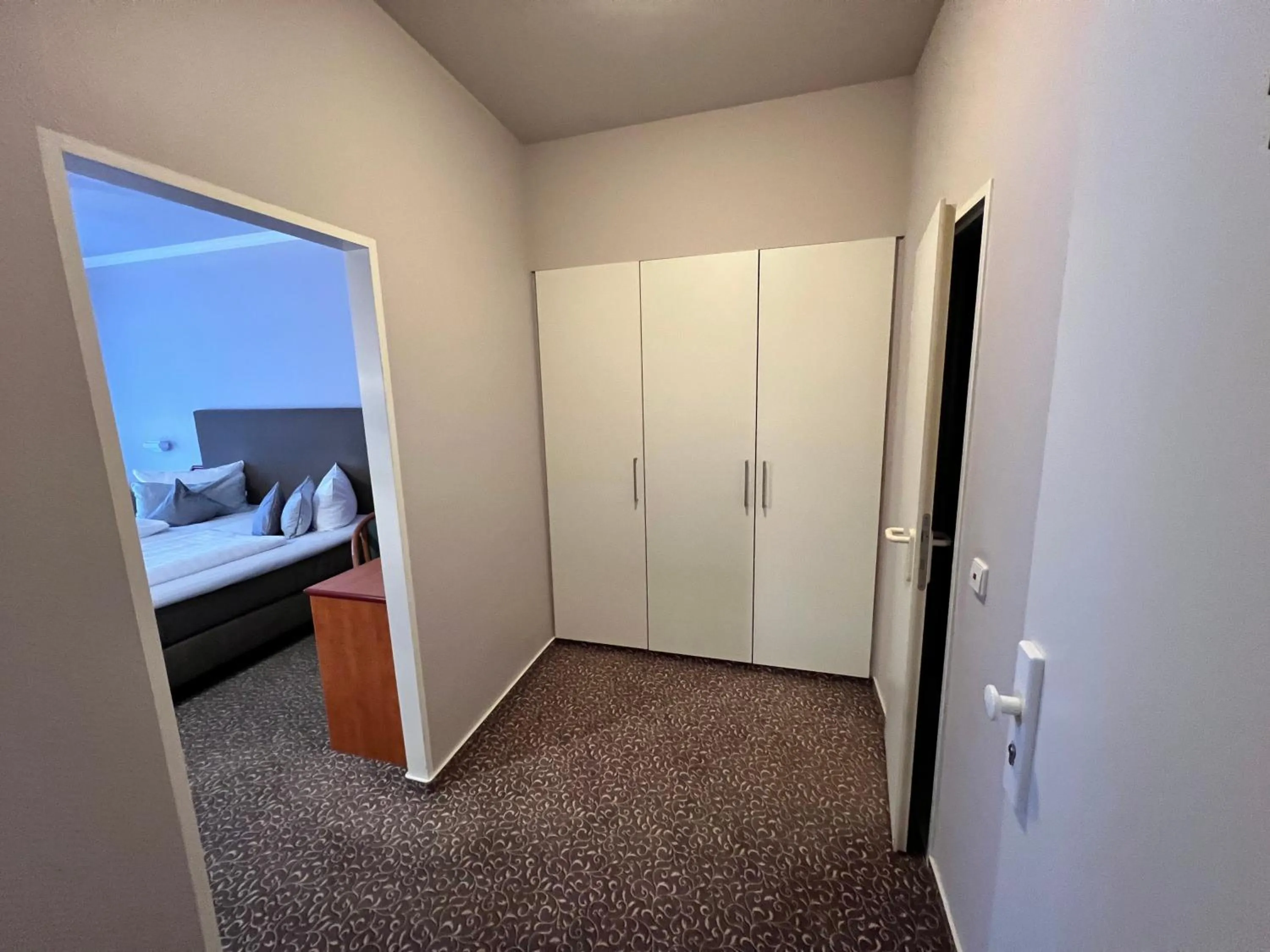 wardrobe in Hotel Victoria