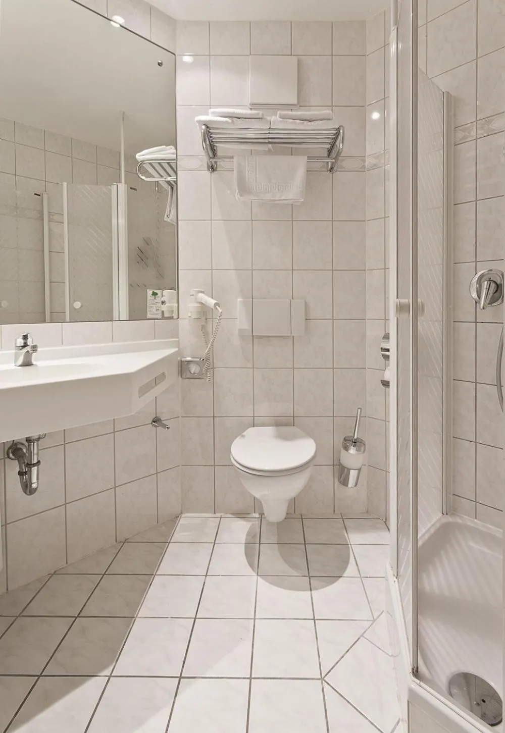 Shower in Hotel Victoria